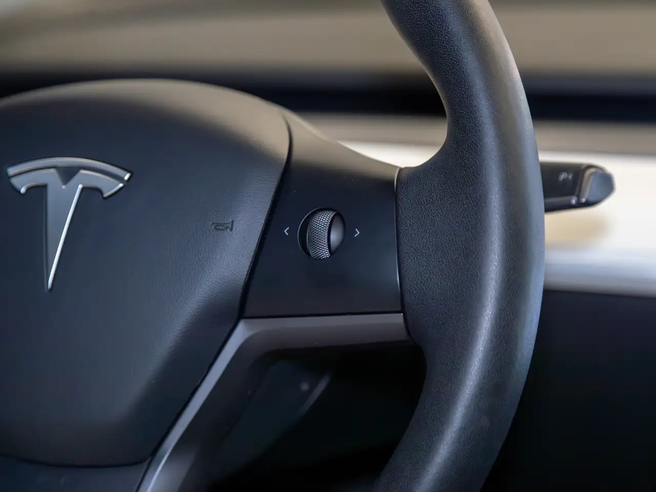 Tesla Model 3 снимка Tesla Model 3
