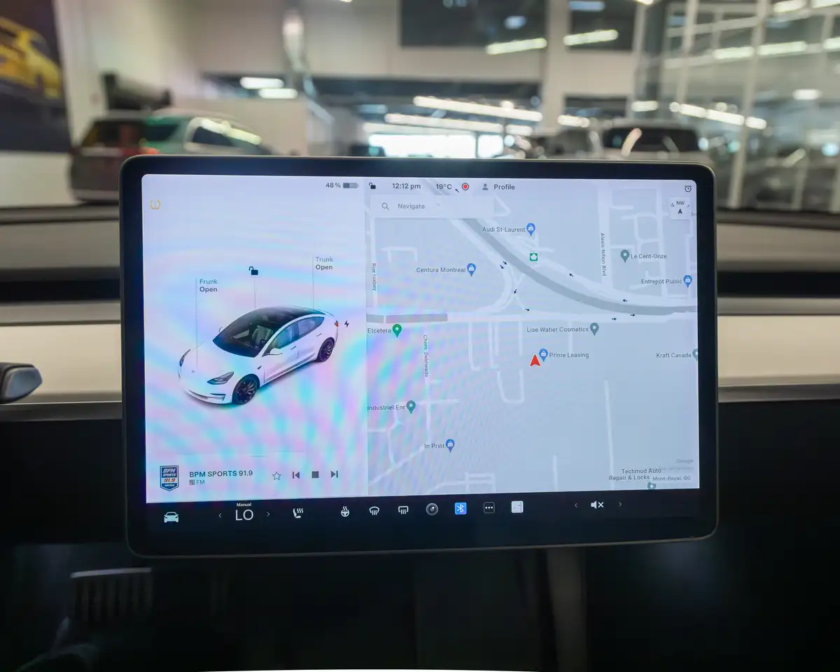 Tesla Model 3 снимка Tesla Model 3