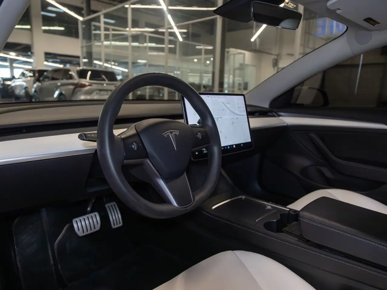 Tesla Model 3 снимка Tesla Model 3