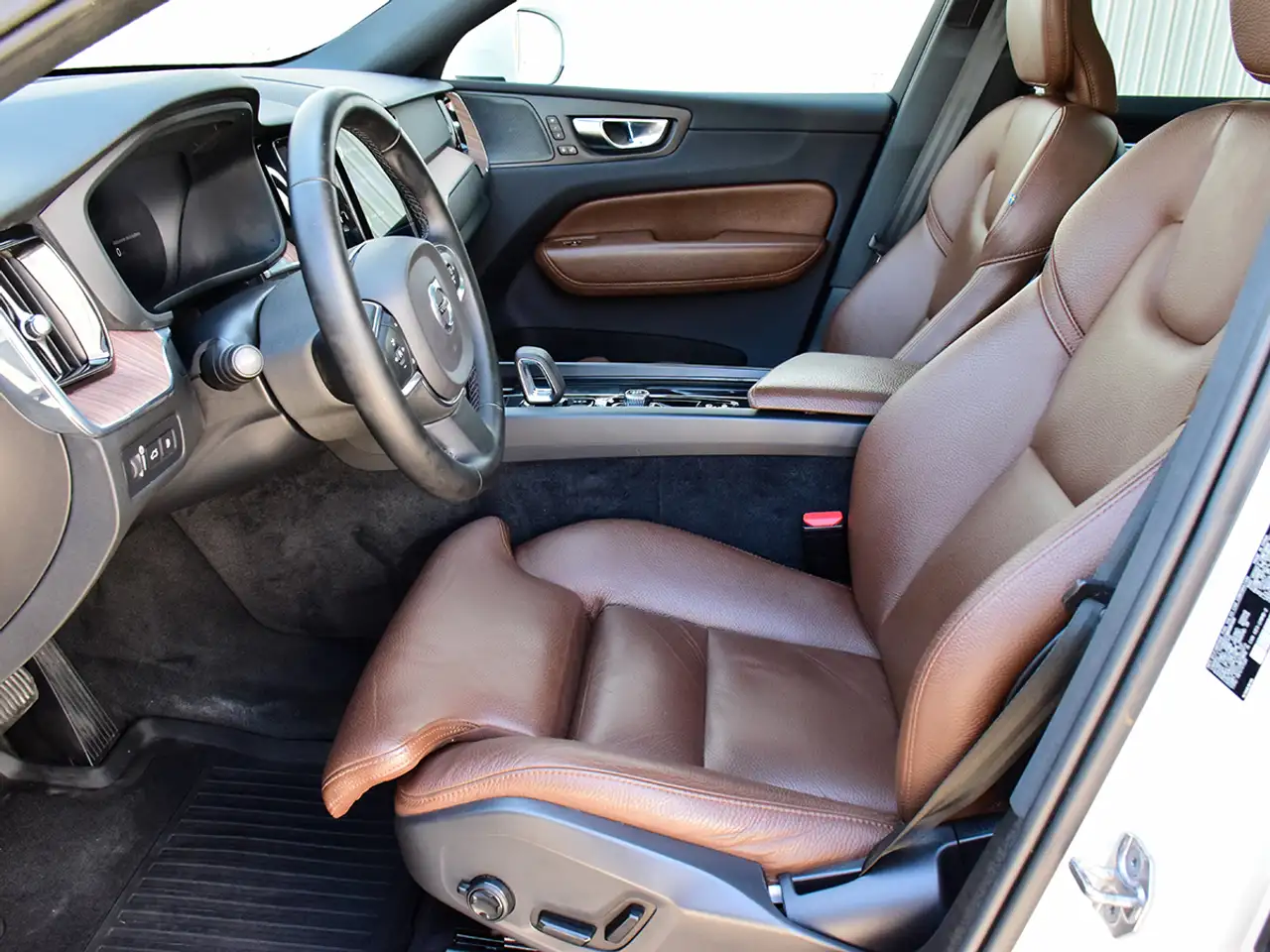 Volvo XC60 снимка Volvo XC60