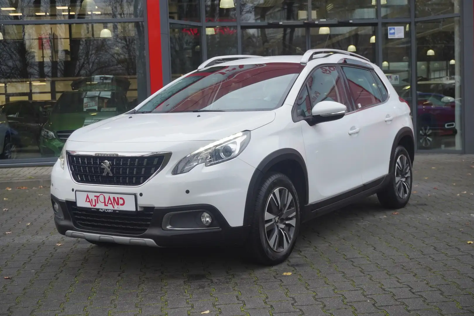 Peugeot 2008 1.2 PureTech Active Weiß - 2