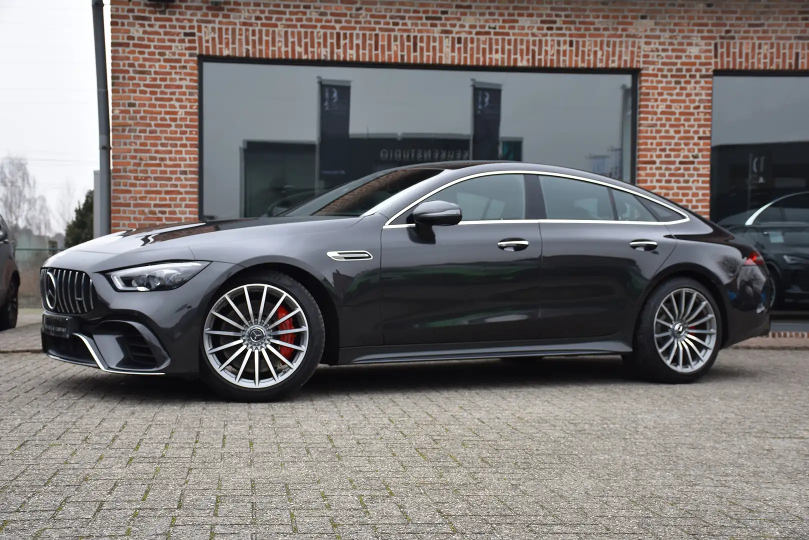 Mercedes-Benz AMG GT 63 4-Matic+| Distronic| HUD| Topview| FULL OPTIONS Grijs - 2