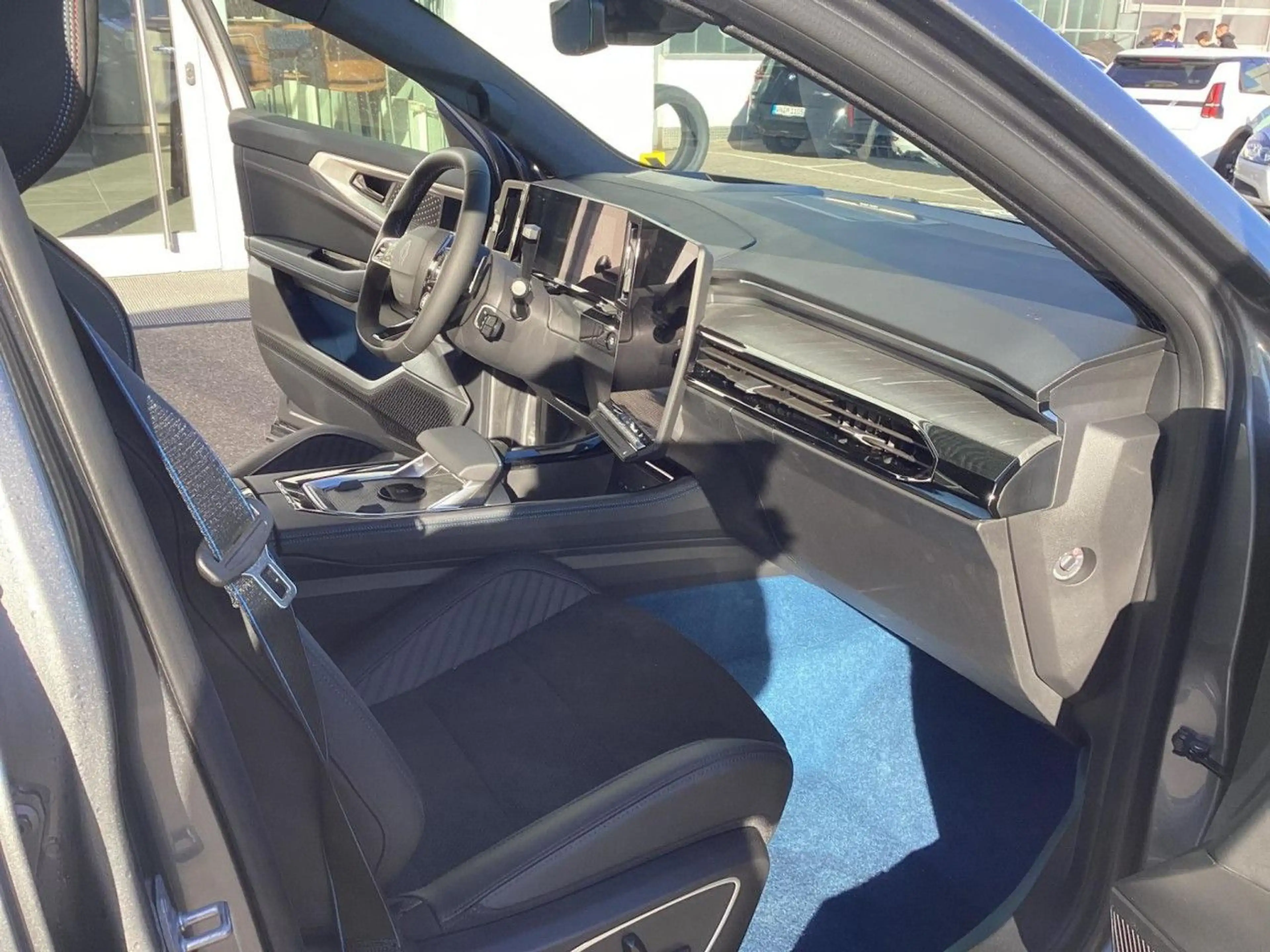 Renault Rafale Atelier Alpine Hyper Hybrid E-Tech 4x4 30 — photo 10