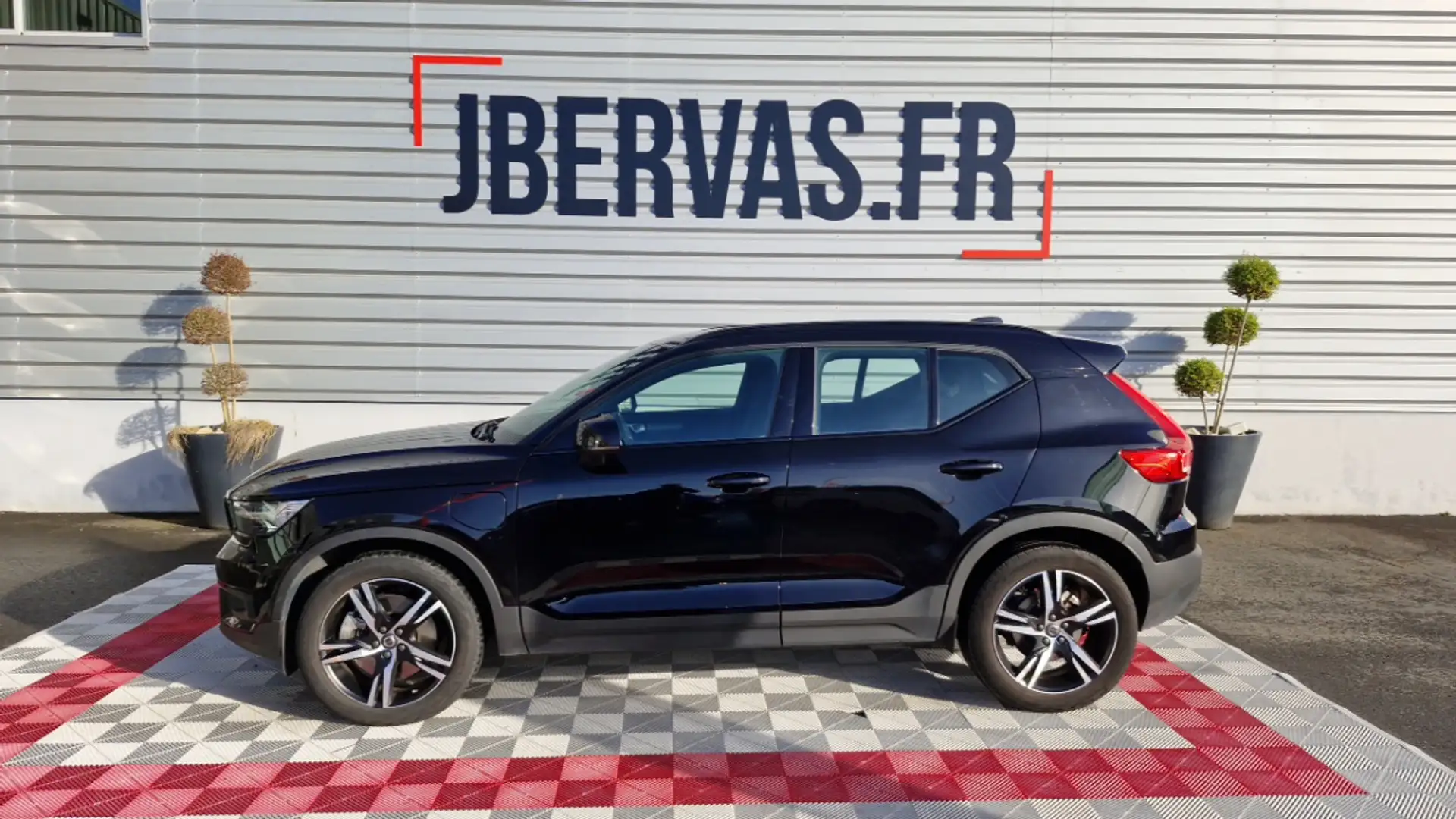 Volvo XC40 T4 RECHARGE 129+82 CH DCT7 R-DESIGN Noir - 1