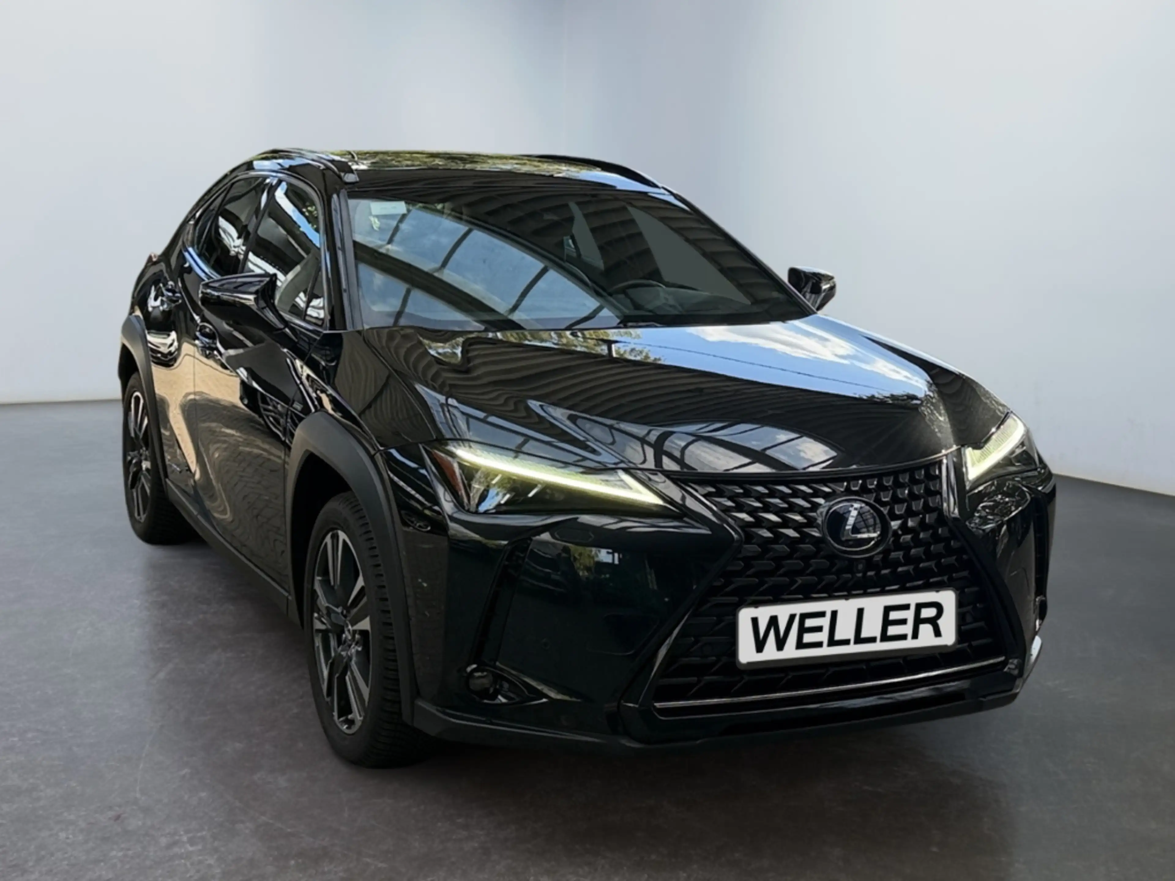 Lexus UX 250h Luxury Line *HUD*Klimasitze*360°*Levinson* — photo 3