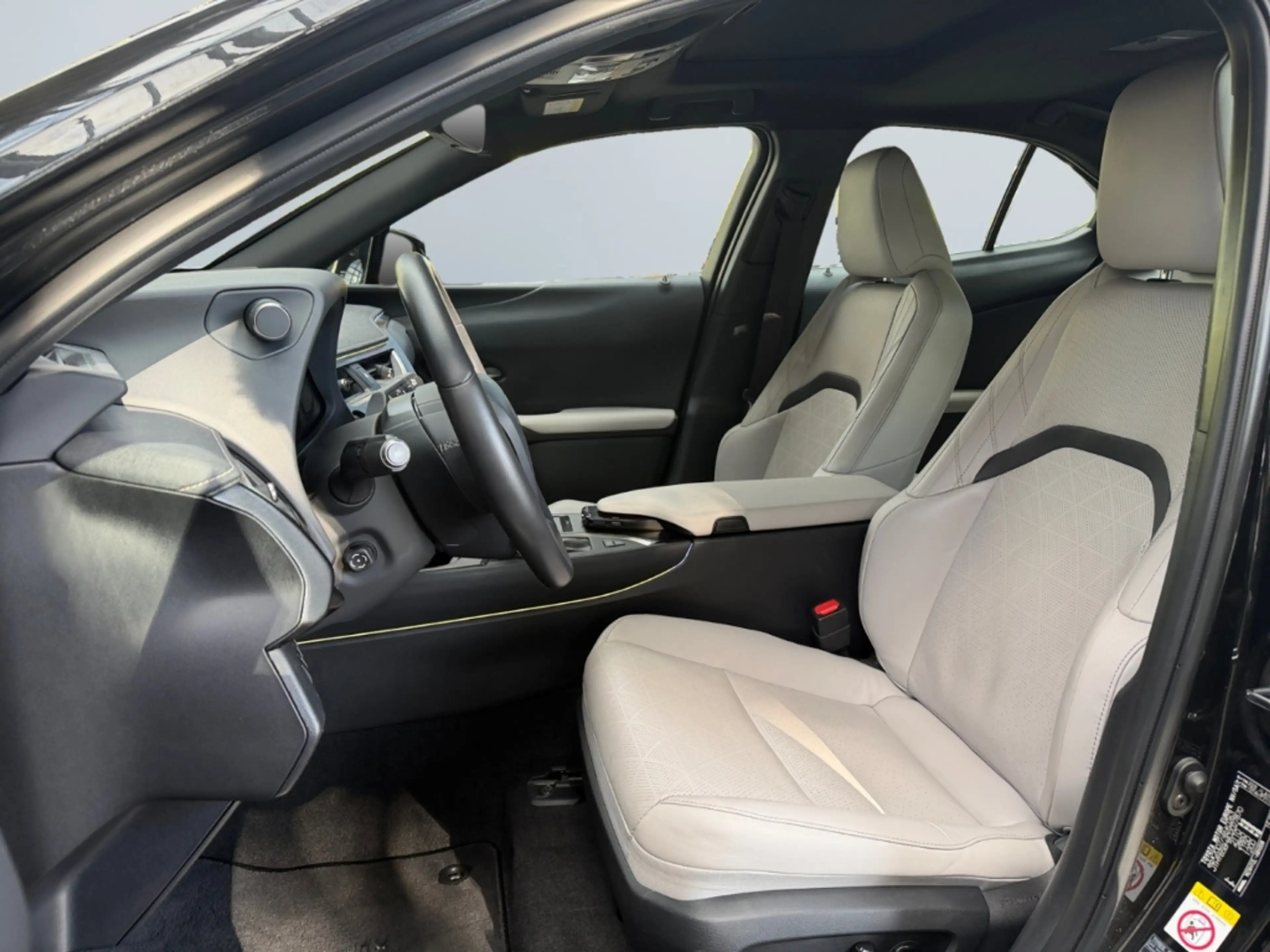 Lexus UX 250h Luxury Line *HUD*Klimasitze*360°*Levinson* — photo 9