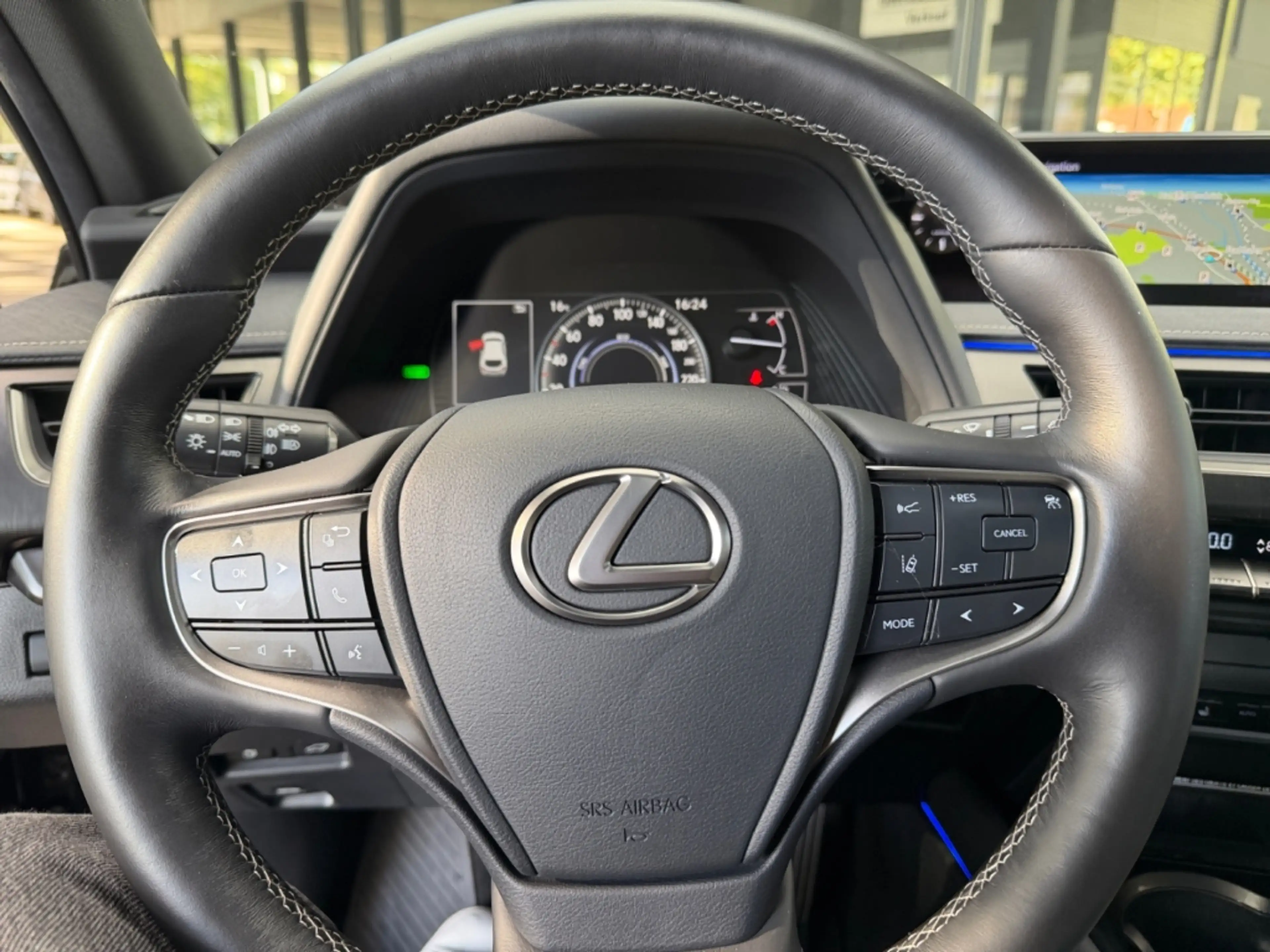 Lexus UX 250h Luxury Line *HUD*Klimasitze*360°*Levinson* — photo 13