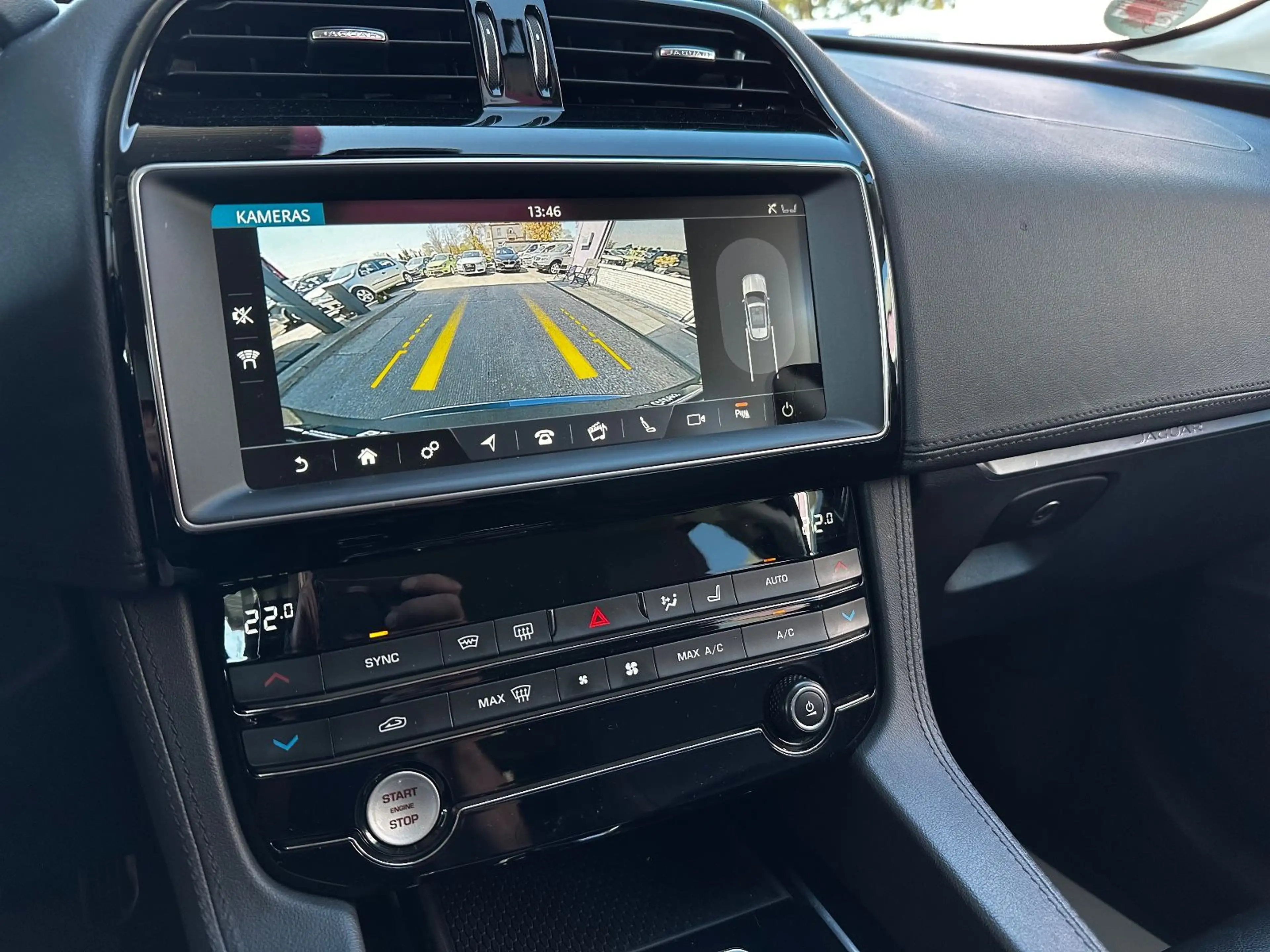 Jaguar F-Pace Prestige AWD — photo 21