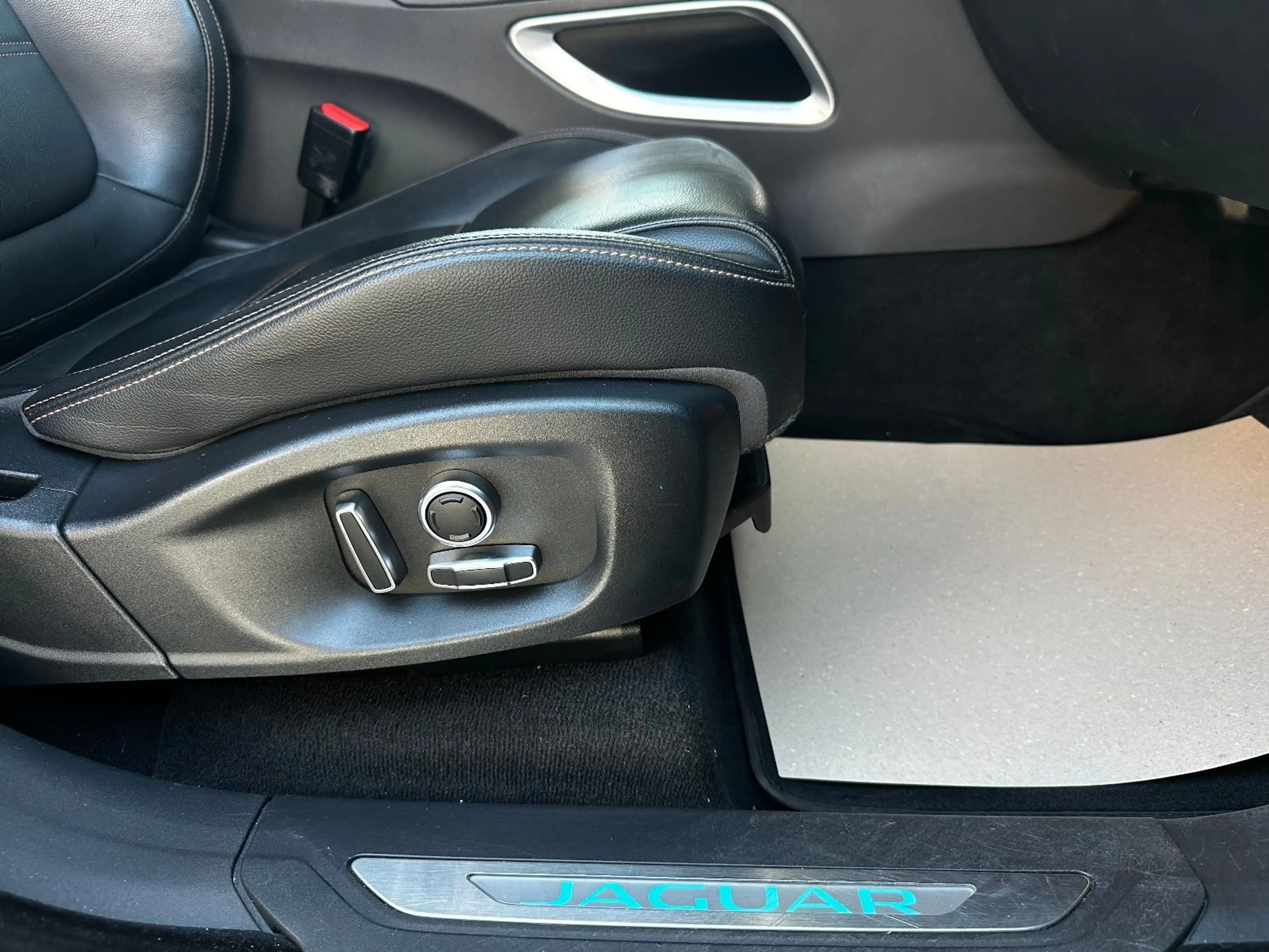 Jaguar F-Pace Prestige AWD — photo 24
