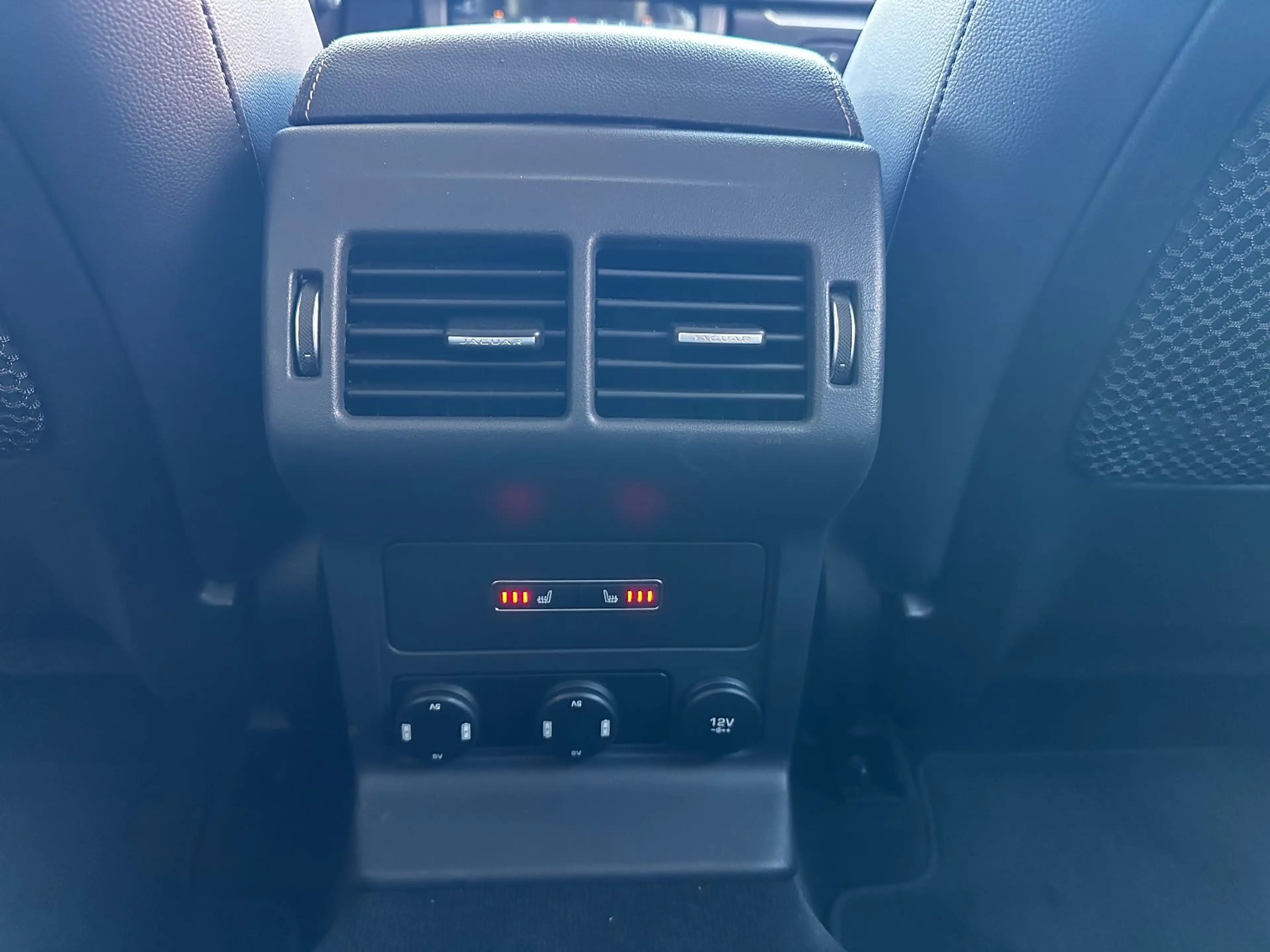 Jaguar F-Pace Prestige AWD — photo 31