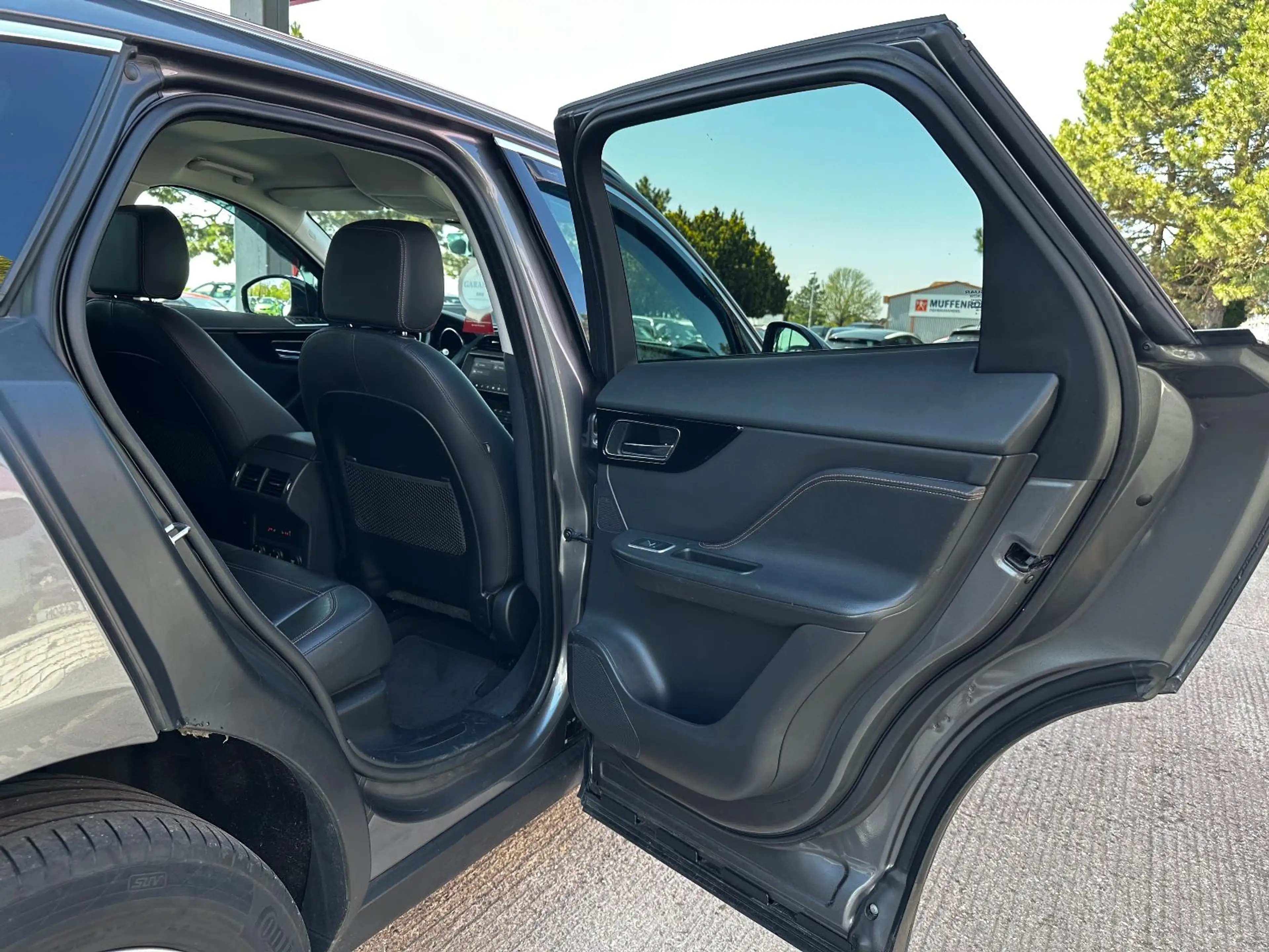 Jaguar F-Pace Prestige AWD — photo 26