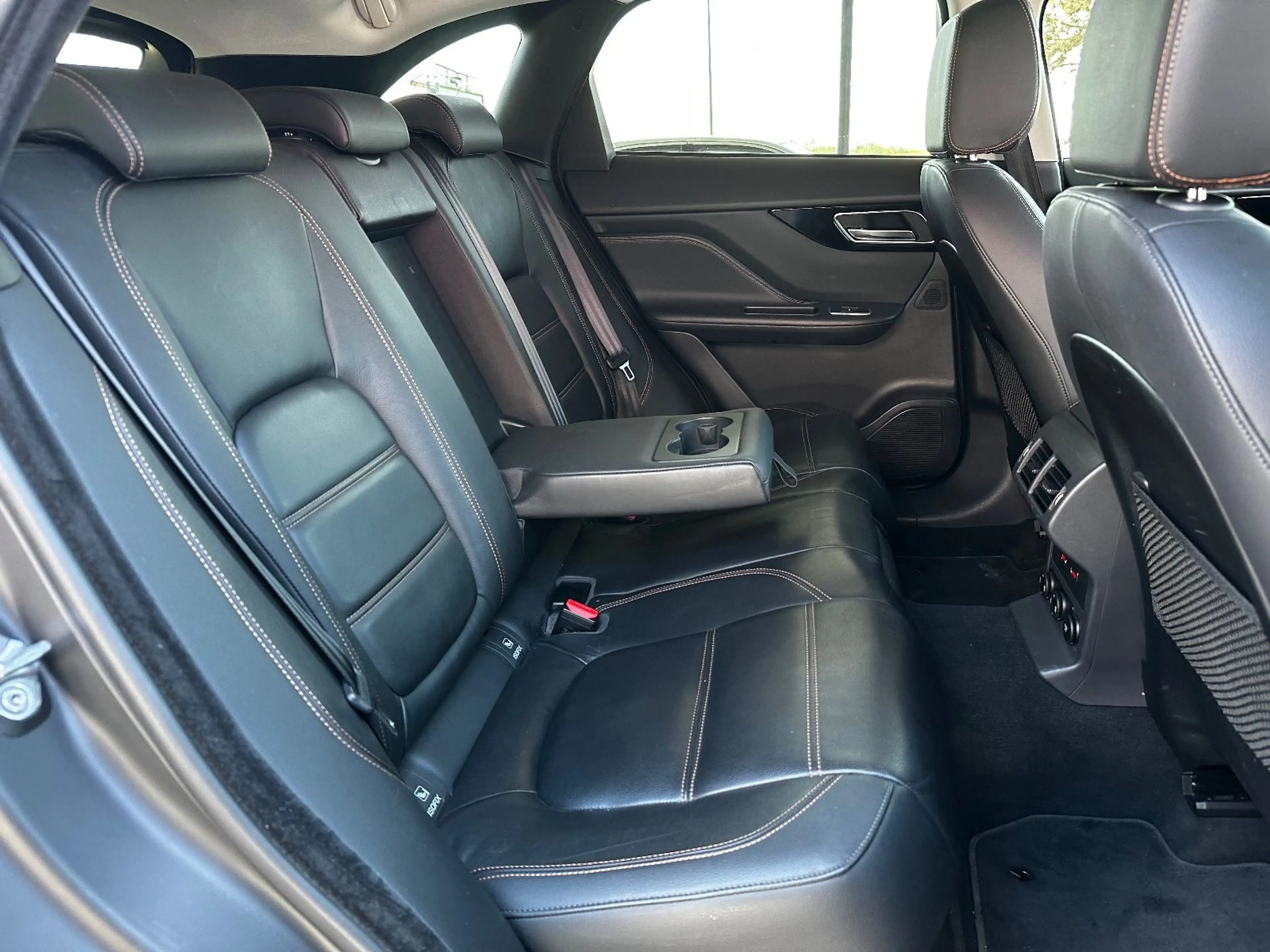 Jaguar F-Pace Prestige AWD — photo 27