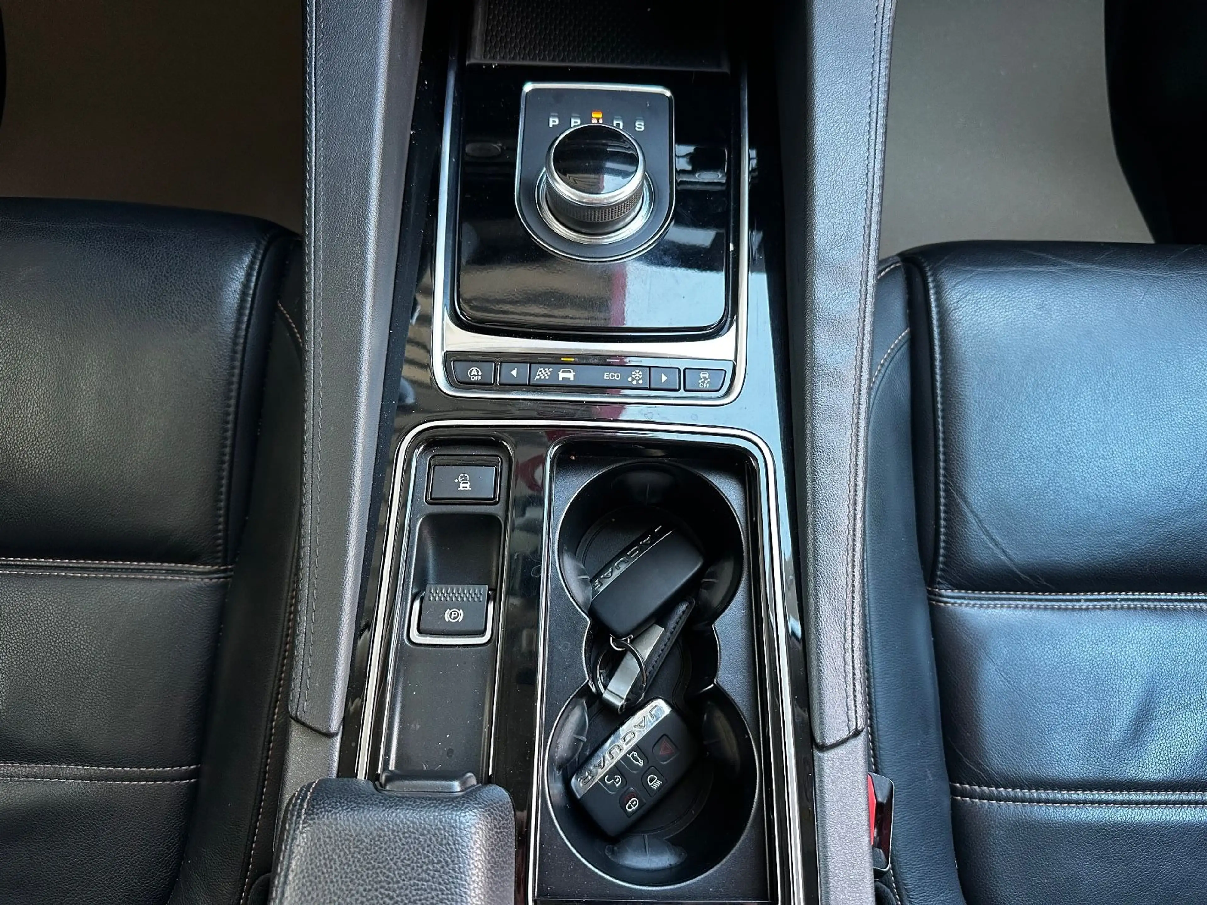 Jaguar F-Pace Prestige AWD — photo 33