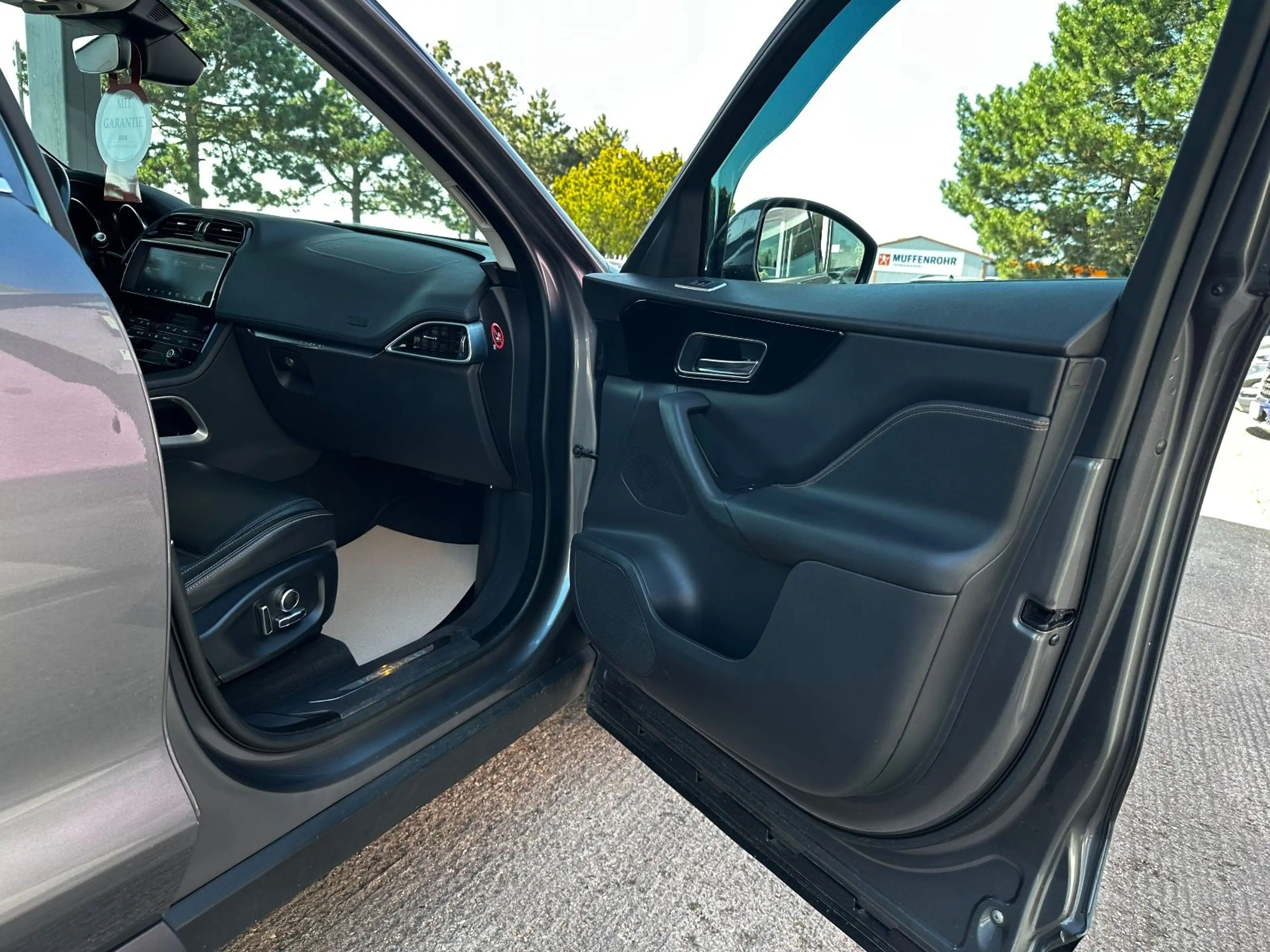 Jaguar F-Pace Prestige AWD — photo 22