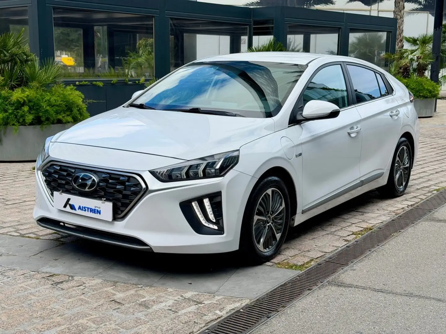 Hyundai IONIQ PHEV 1.6 GDI Tecno Blanco - 1