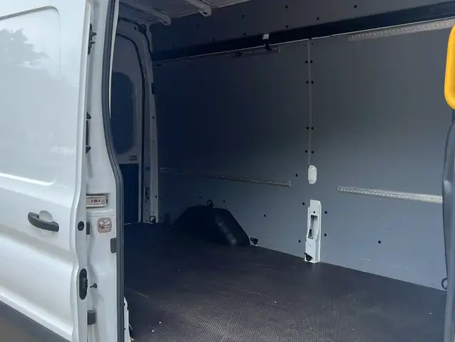 Ford Transit view 13