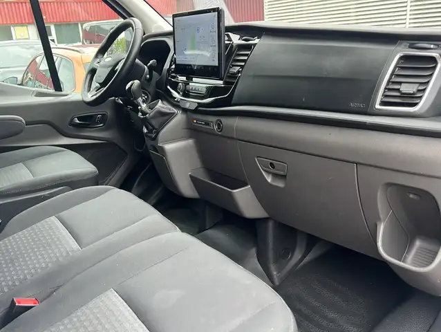 Ford Transit view 12