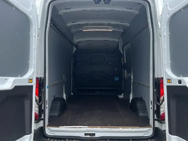 Ford Transit view 9