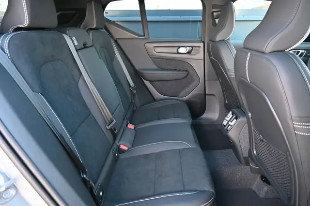 Volvo XC40 view 15