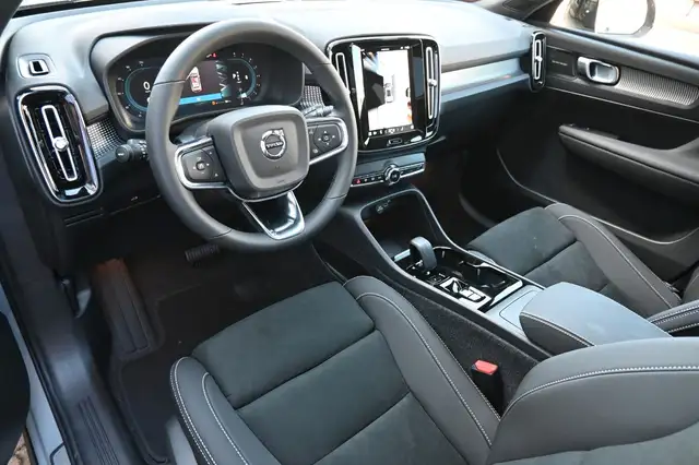 Volvo XC40 view 12