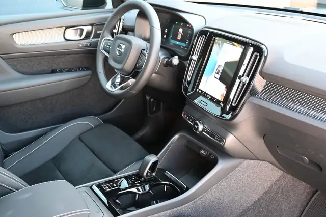 Volvo XC40 view 13