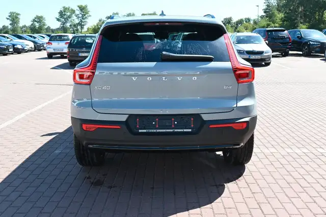 Volvo XC40 view 4