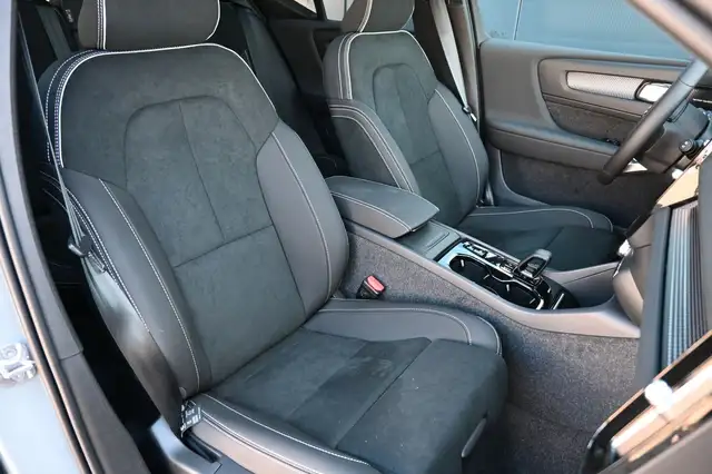 Volvo XC40 view 14