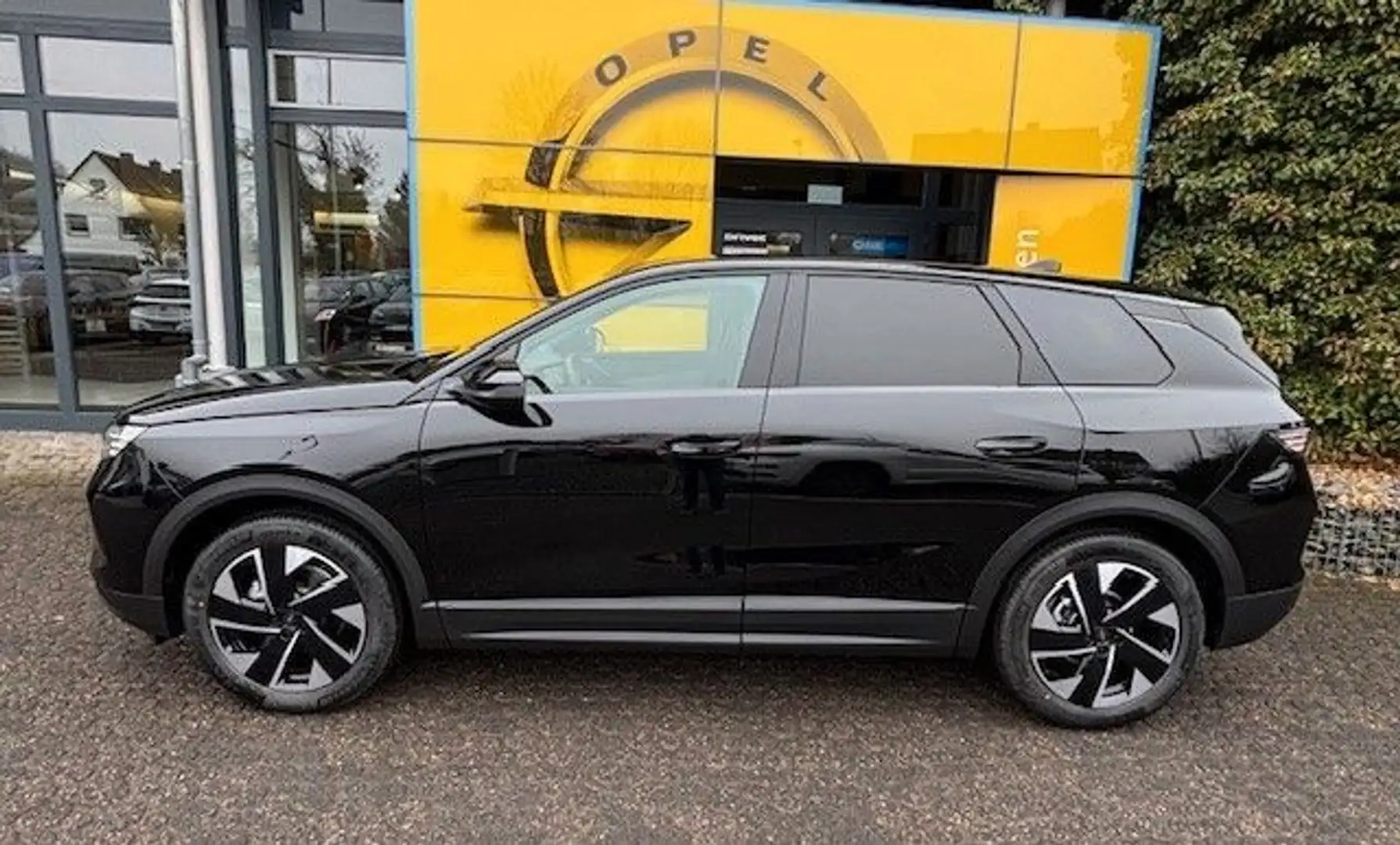 Opel Grandland GS HYBRID 1.2 T 145 PS Zwart - 2
