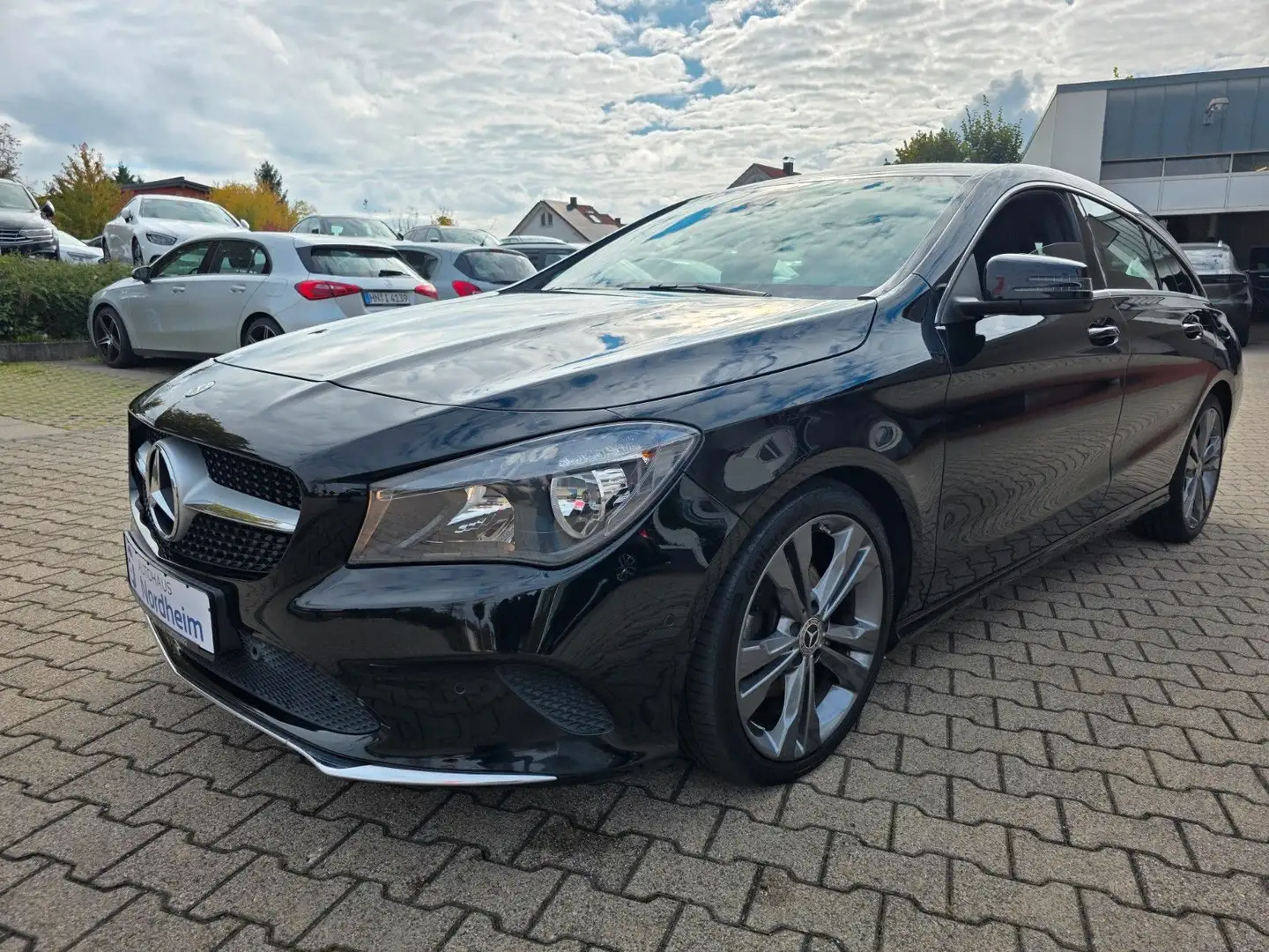 Mercedes-Benz CLA 200 d Shooting Brake Automatik/Navi/EU6 Schwarz - 1