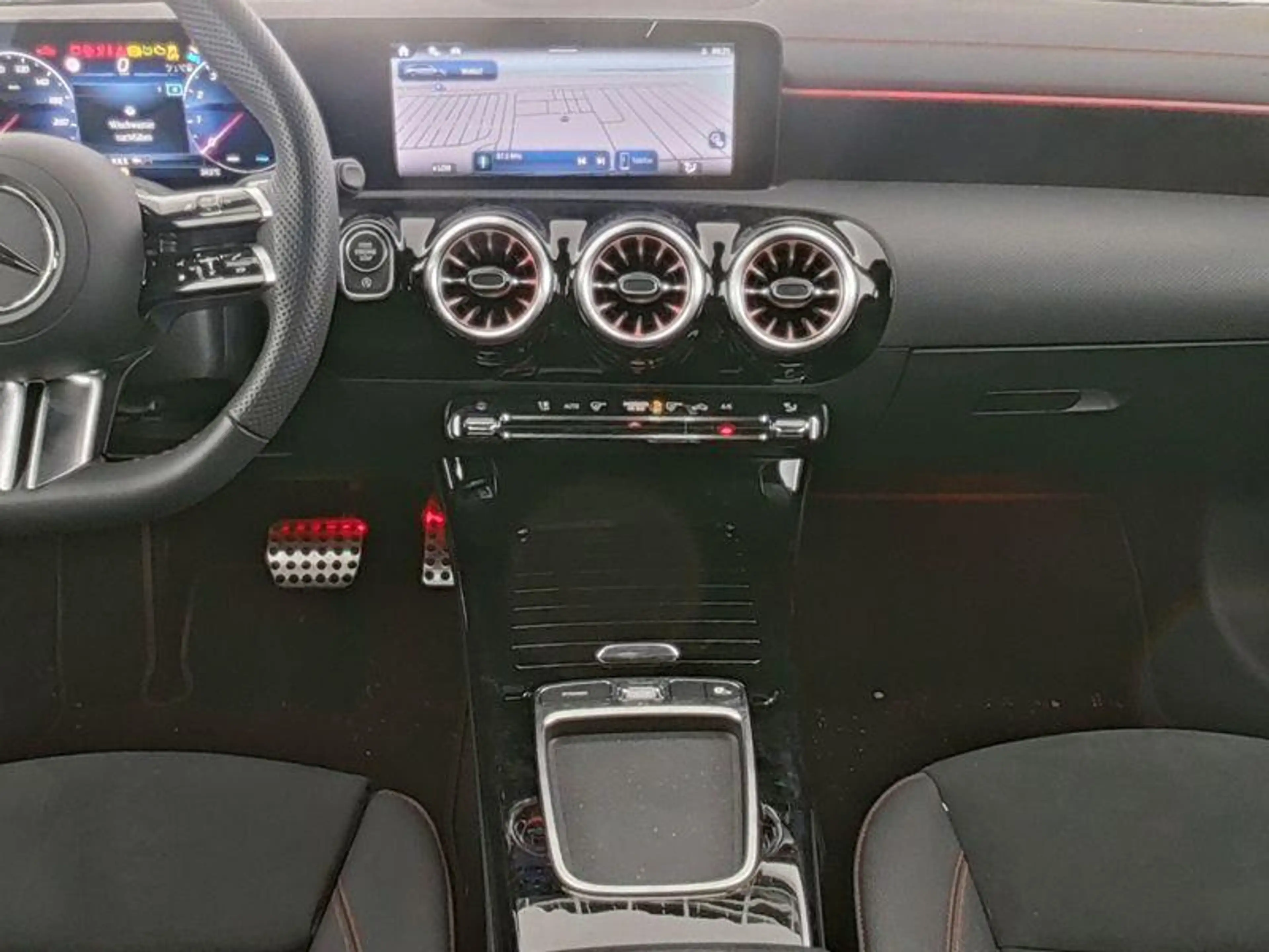 Mercedes-Benz CLA 180 Shooting Brake AMG Line | Smartphone Integratie | — photo 4