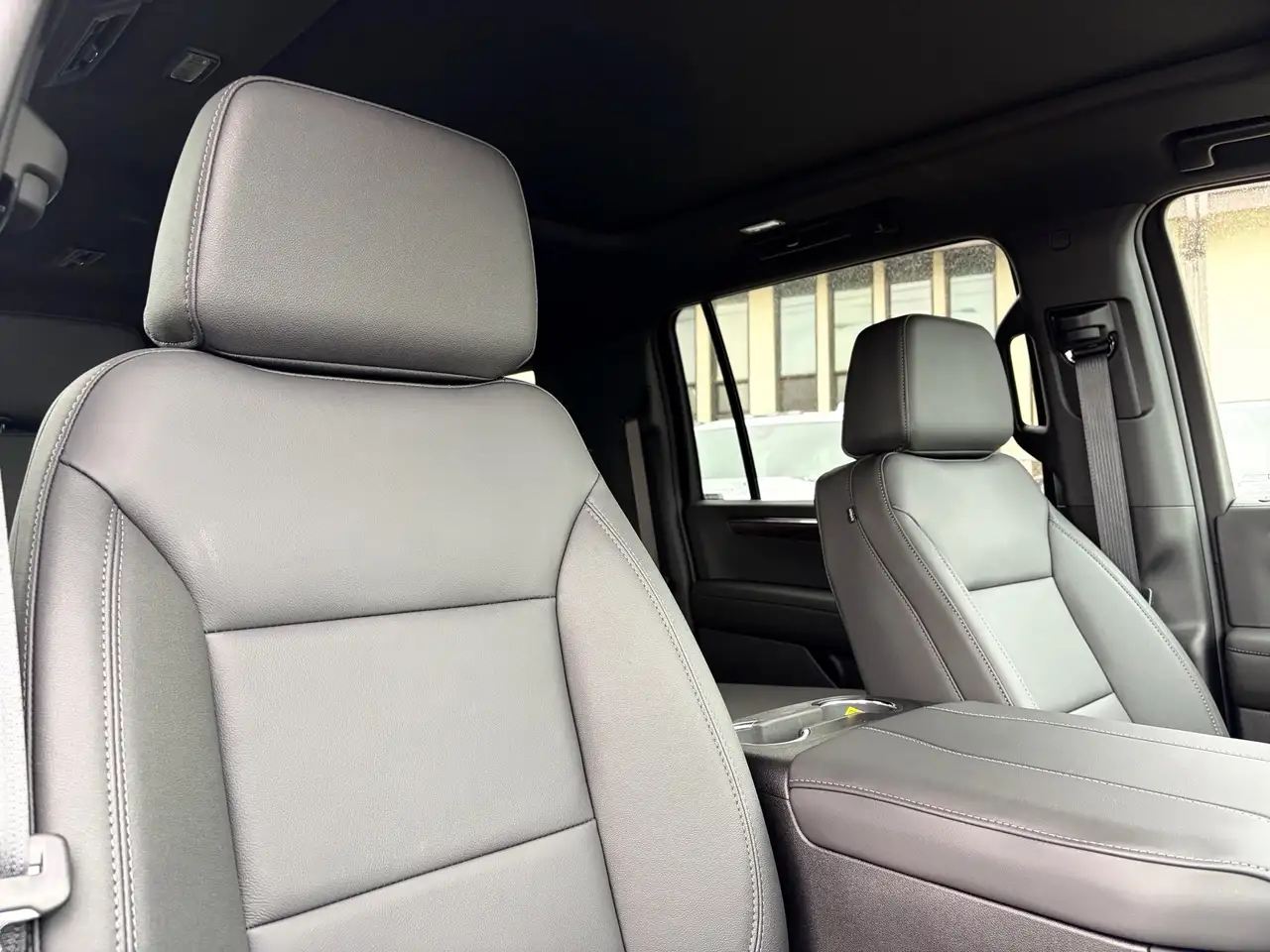 Chevrolet Suburban снимка Chevrolet Suburban