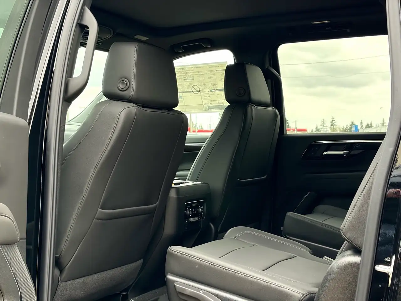 Chevrolet Suburban снимка Chevrolet Suburban