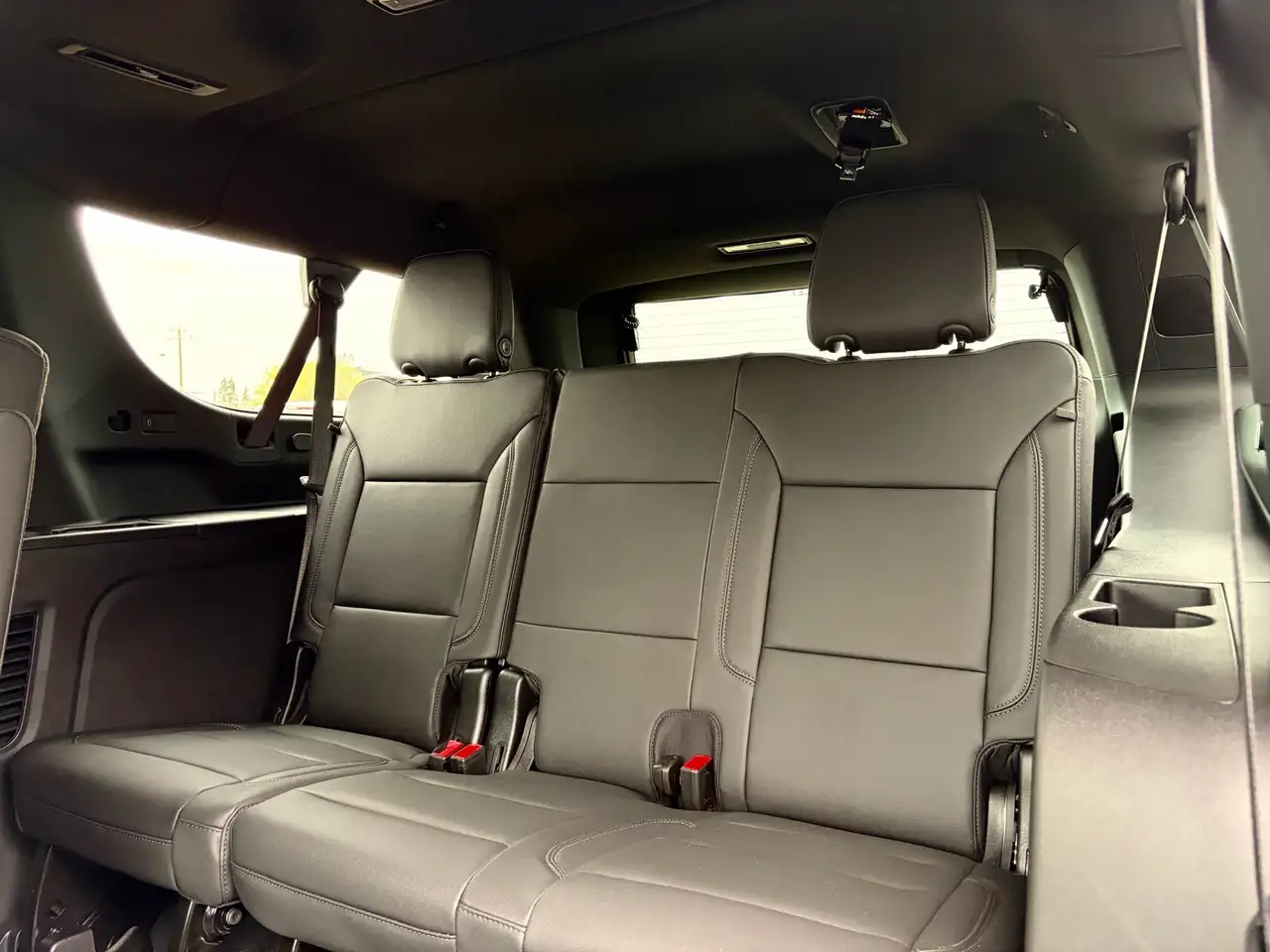 Chevrolet Suburban снимка Chevrolet Suburban