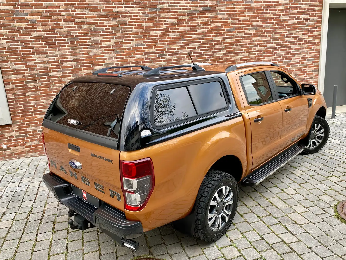 Ford Ranger 4x4 Wildtrak - HARDTOP + VOLLAUSSTATTUNG - Arancione - 2