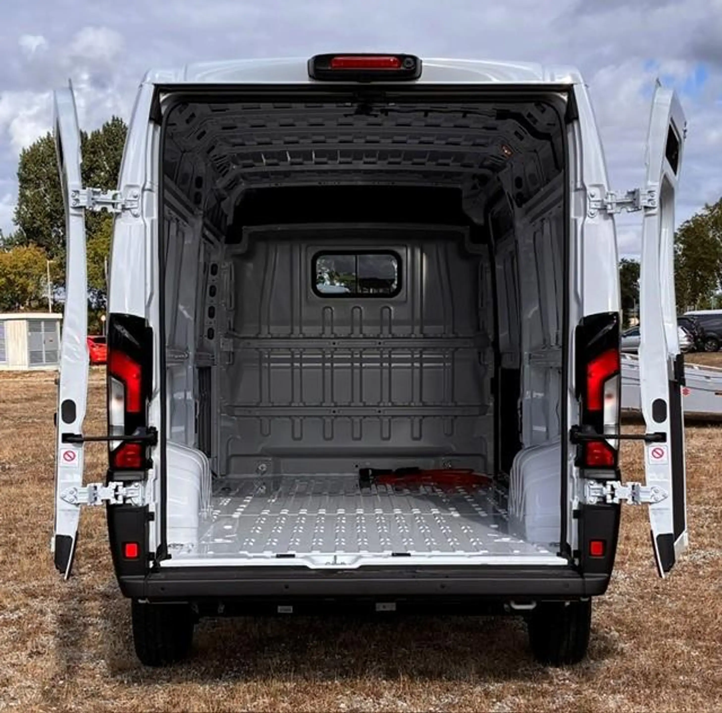 Citroen Jumper ë-Jumper 3.5t L4H3 Zwaar 110 kWh | Achteruitrijcam — photo 6