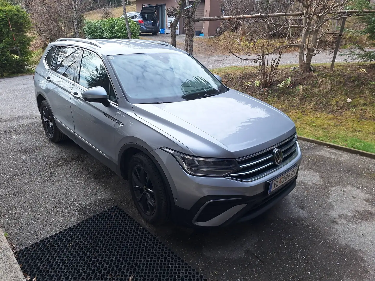 Volkswagen Tiguan Allspace Tiguan 2,0 TDI SCR 4Motion Allspace DSG Allspace Silber - 1
