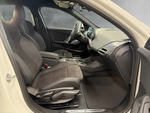 BMW 1 Series view 11