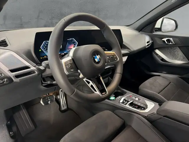 BMW 1 Series view 9