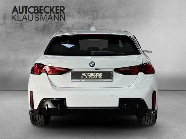 BMW 1 Series view 6