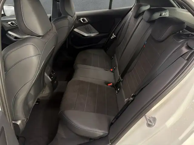 BMW 1 Series view 13