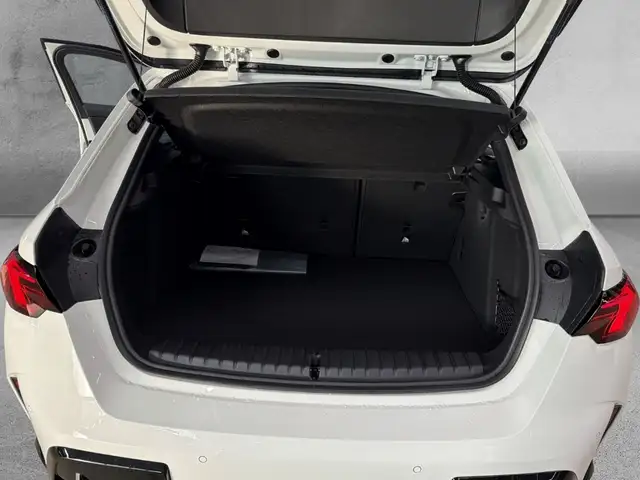 BMW 1 Series view 15