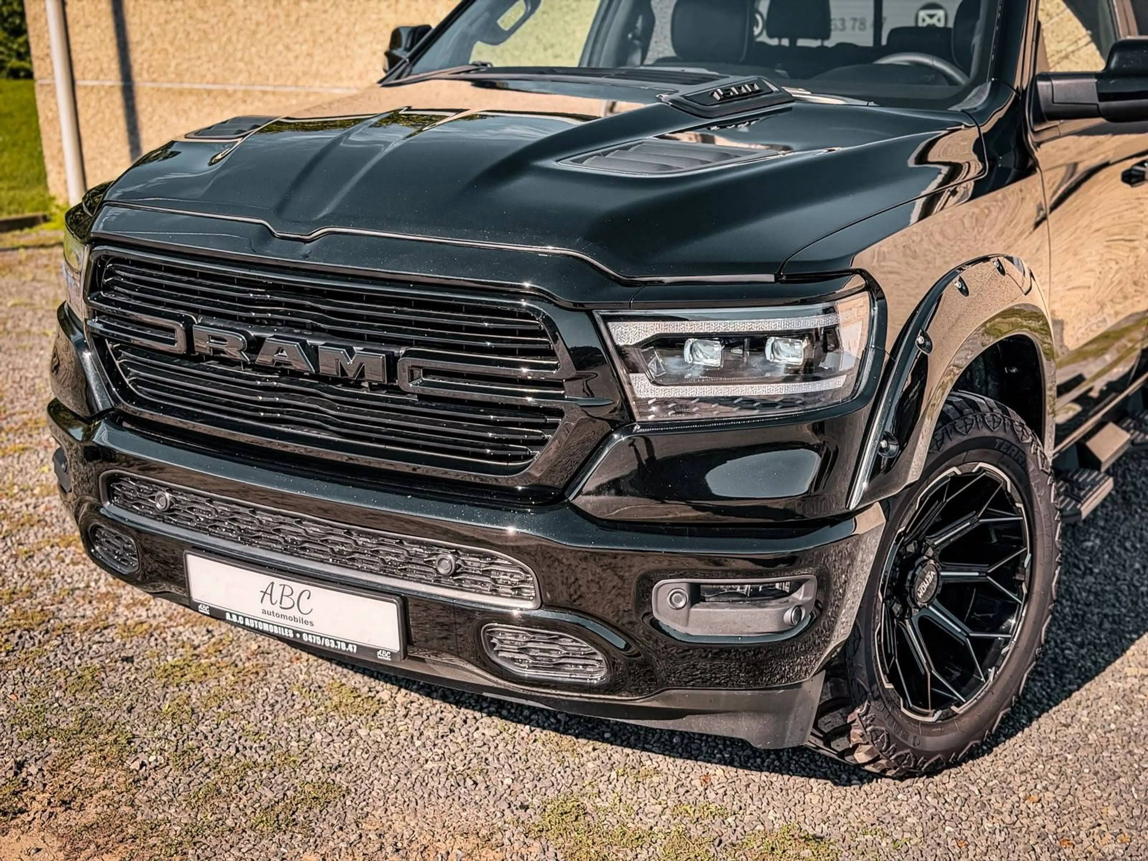 Dodge RAM Laramie — photo 2