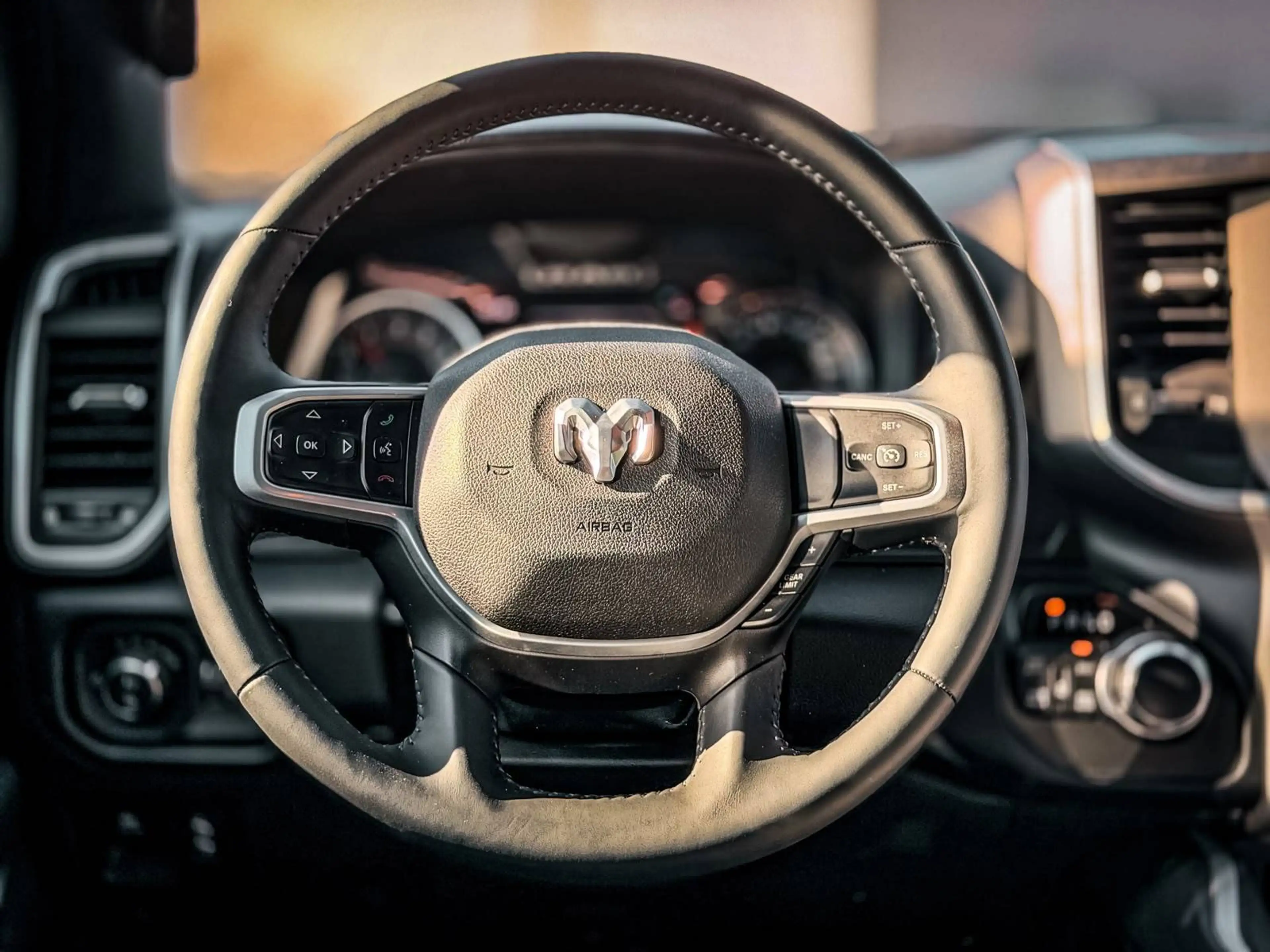 Dodge RAM Laramie — photo 15