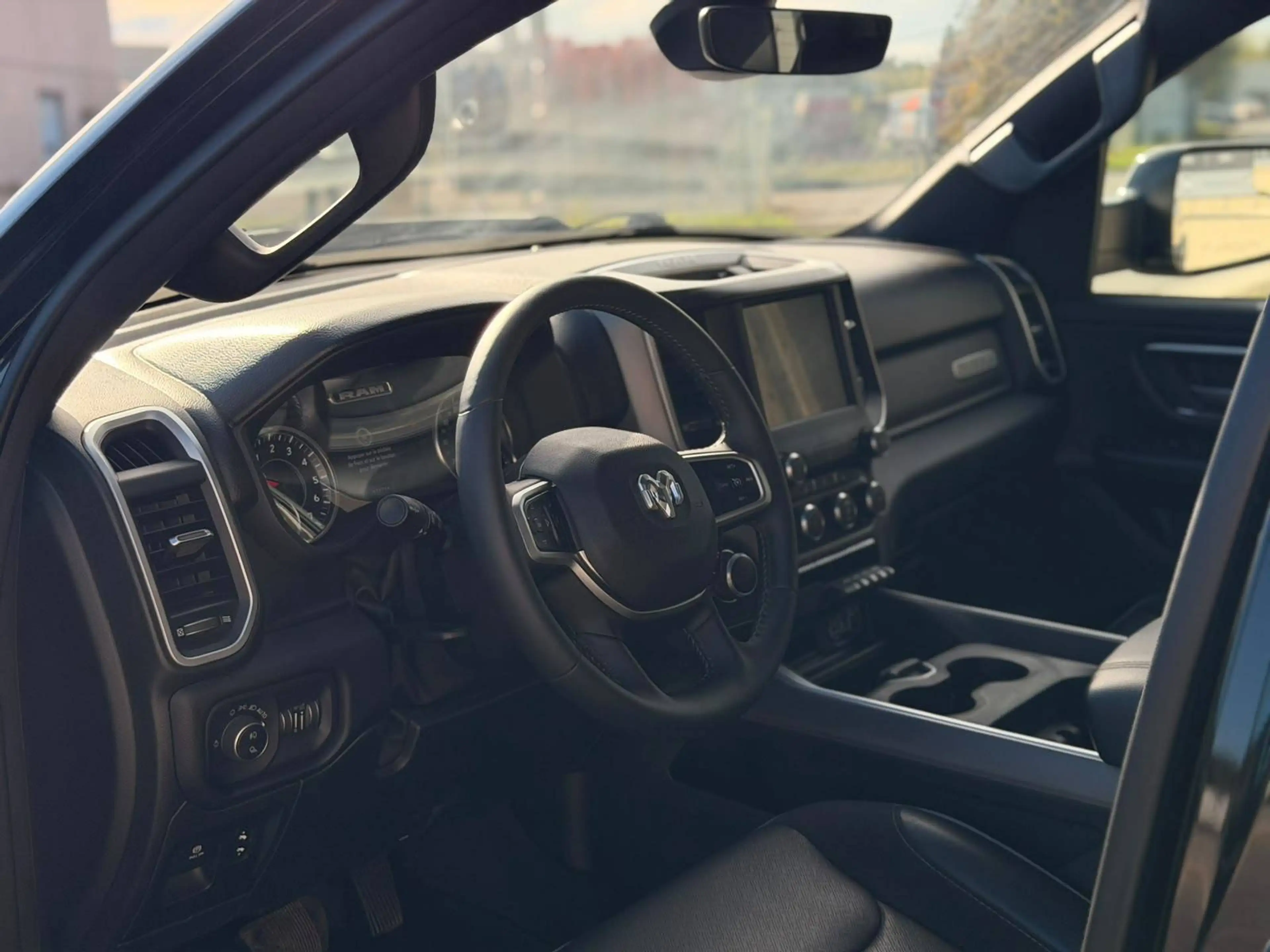 Dodge RAM Laramie — photo 11