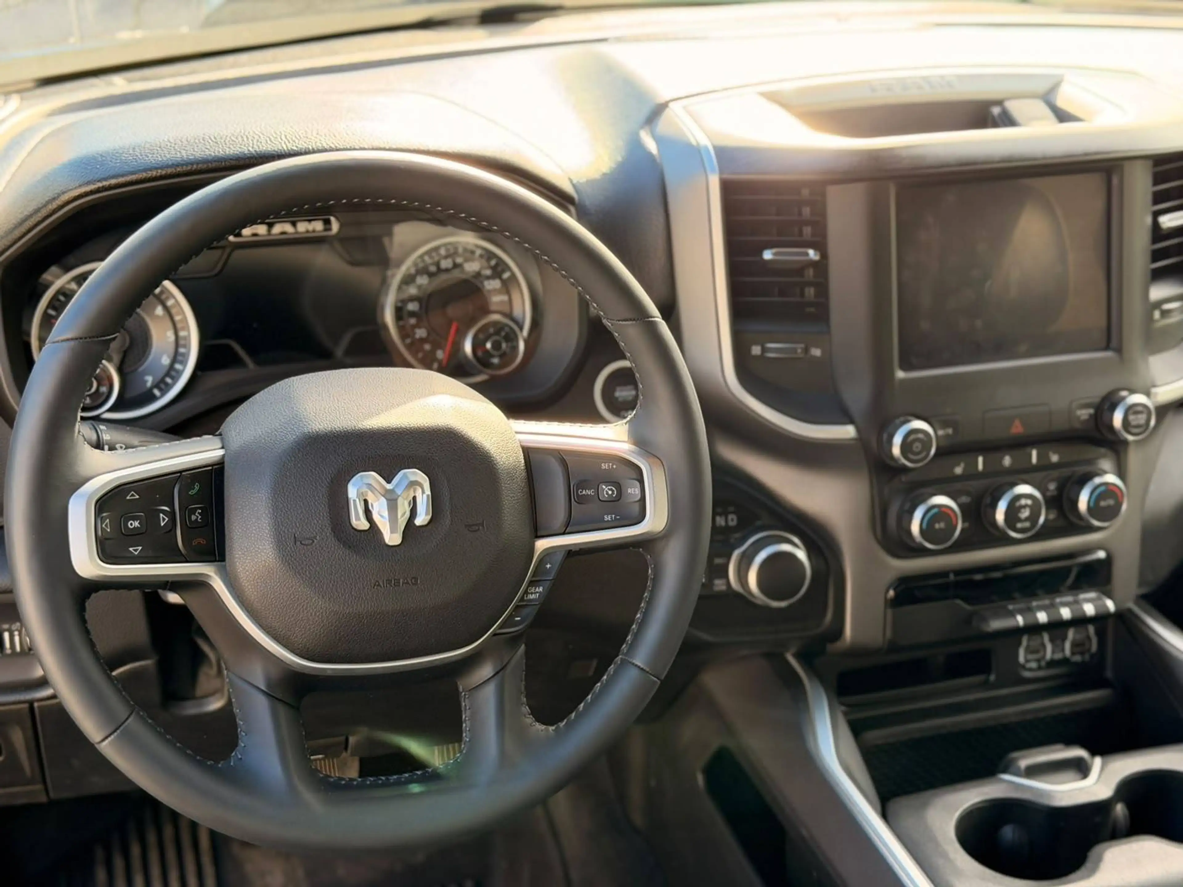 Dodge RAM Laramie — photo 14