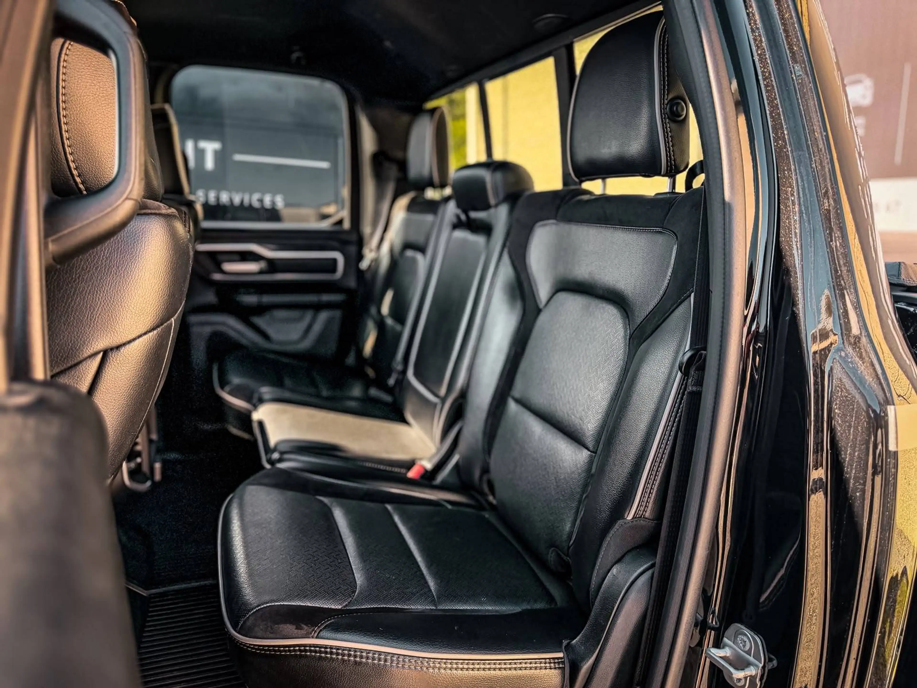 Dodge RAM Laramie — photo 13