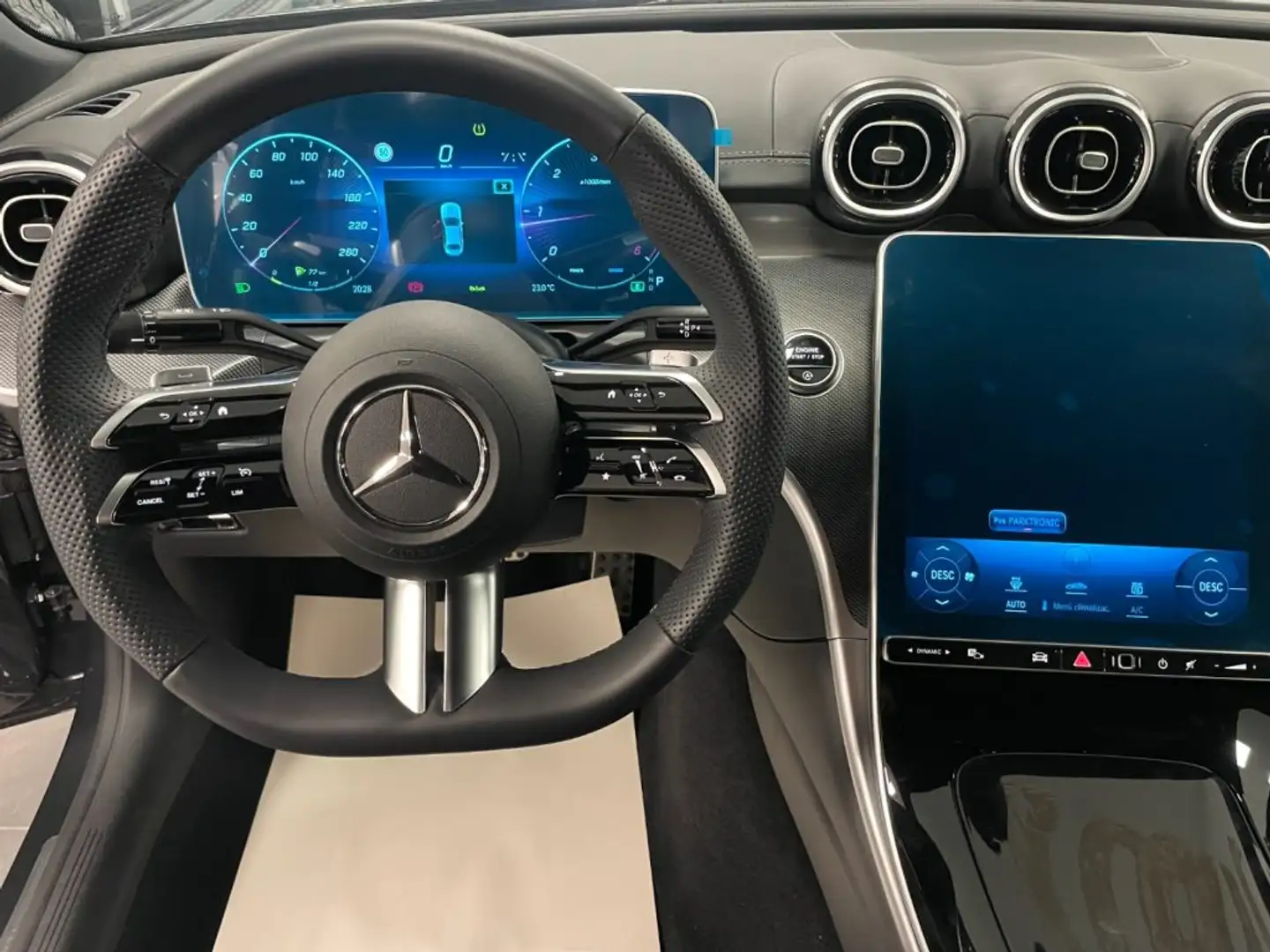 Mercedes-Benz C 220 2.0 d 200 CV Mild hybrid AMG Line Premium KM0 MY24 Grau - 2