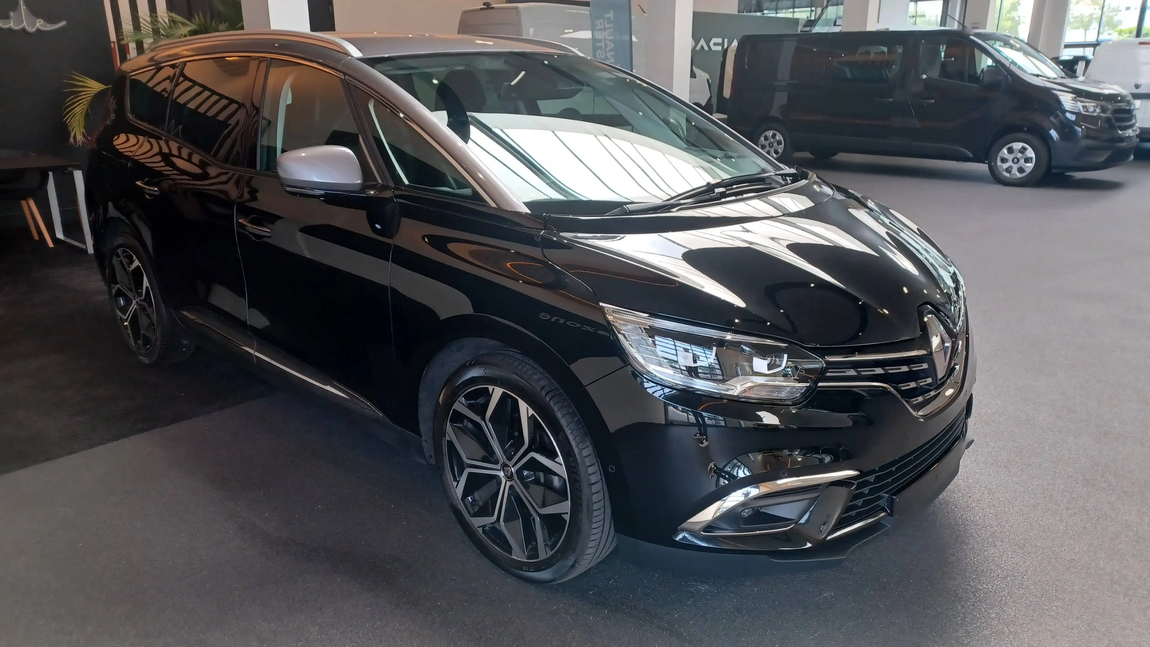 Renault Grand Scenic Grand Scénic 1.33 TCe Techno EDC GPF 7pl — photo 6