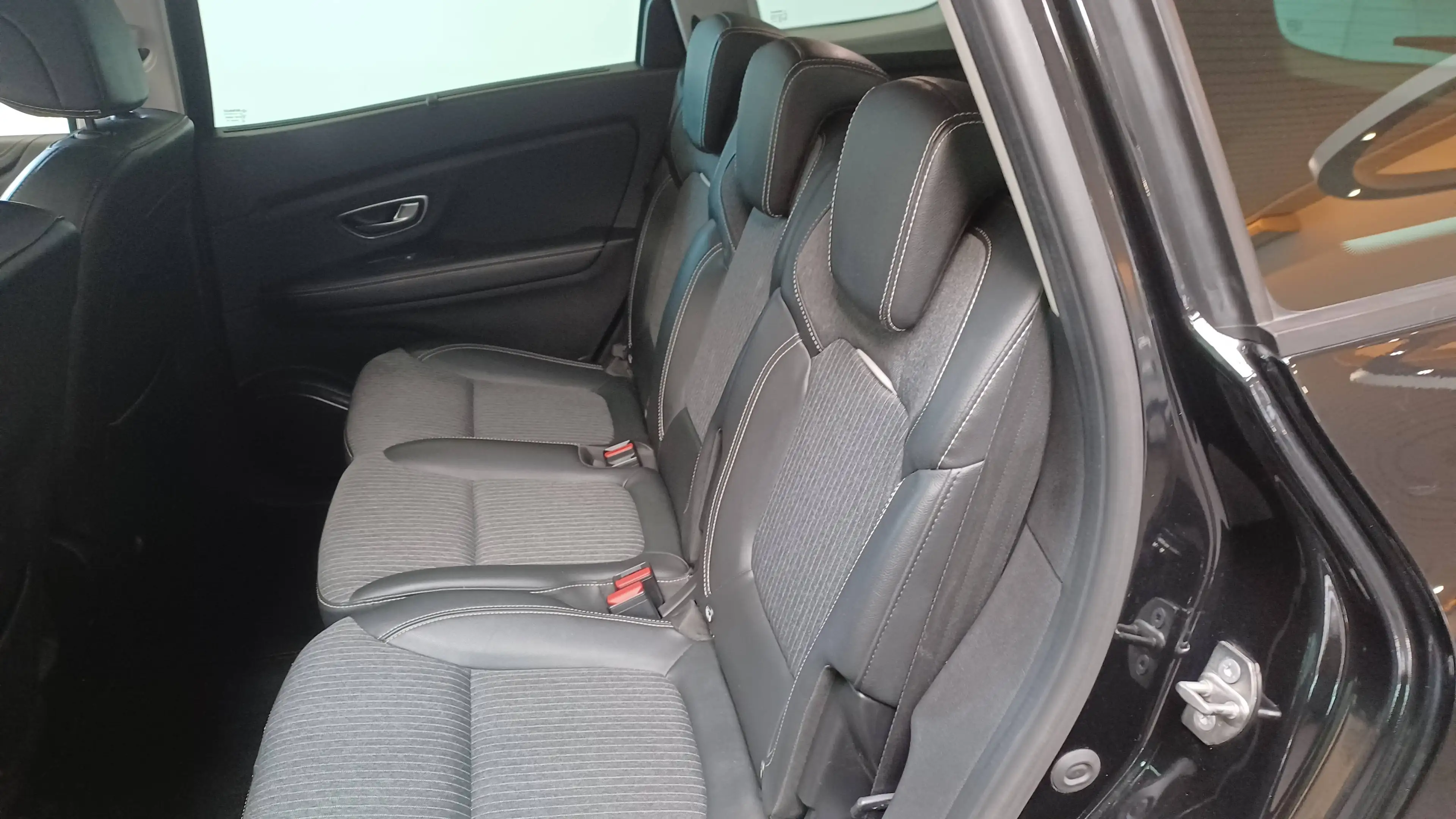 Renault Grand Scenic Grand Scénic 1.33 TCe Techno EDC GPF 7pl — photo 10