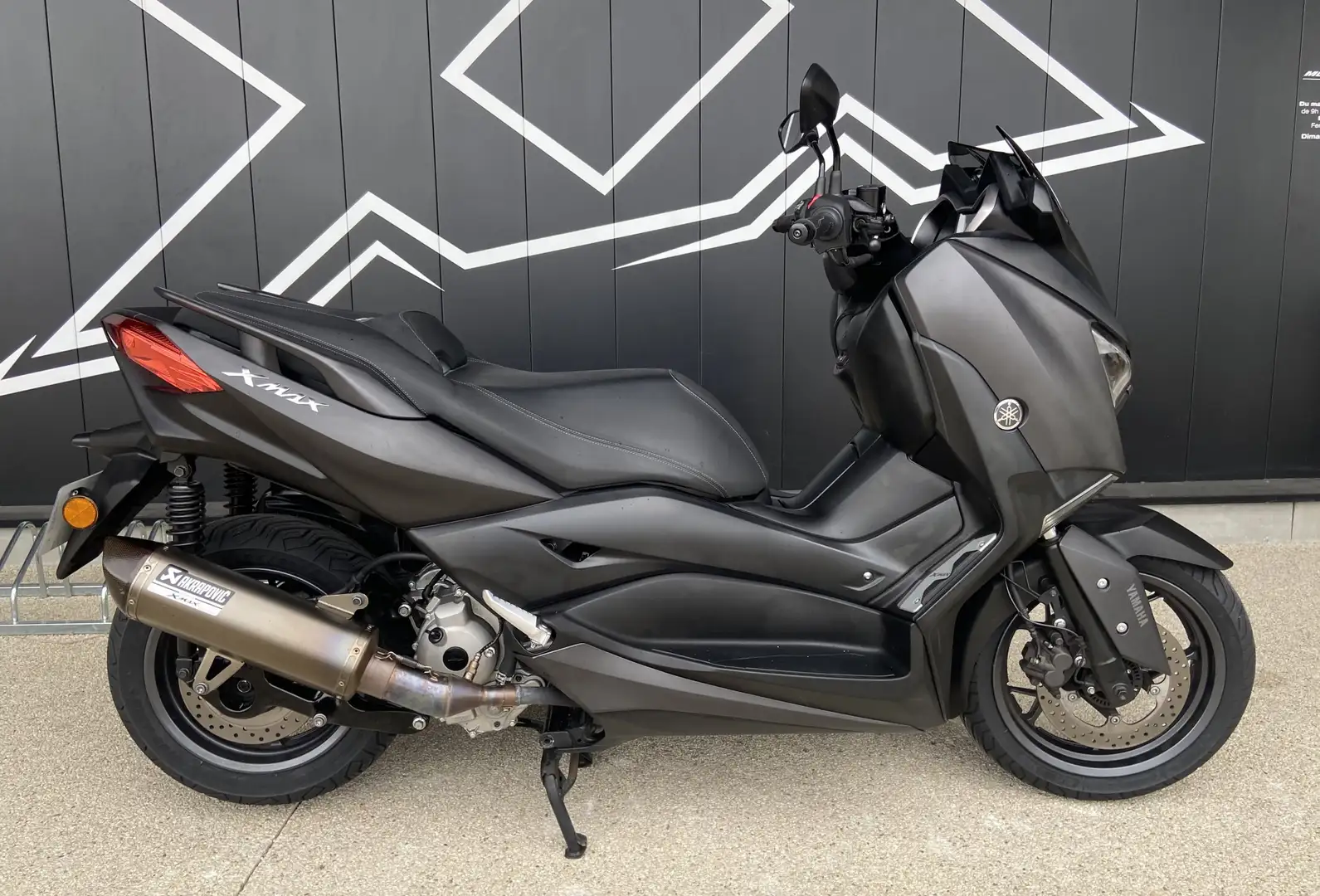Yamaha X-Max 300 Šedá - 1